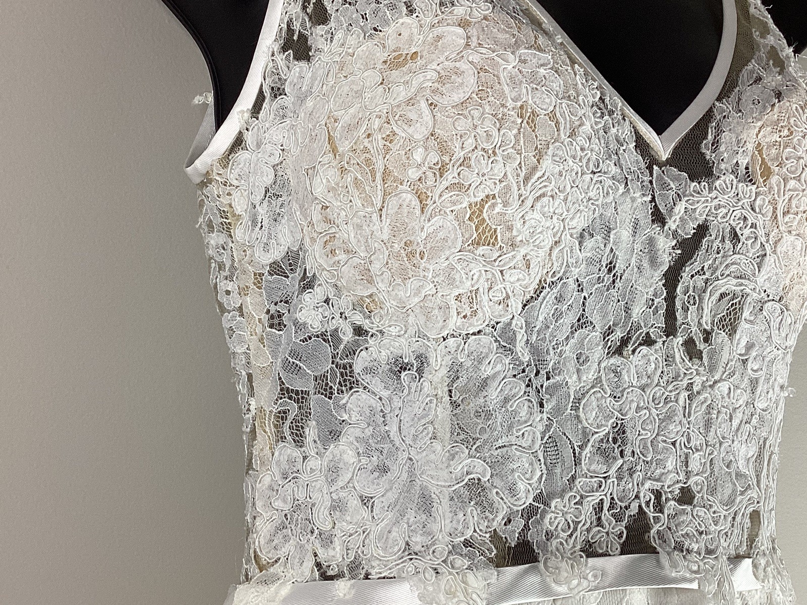 Vtg Eugenia Wedding Gown Off White Lace Simple Elegant Button Back Padded