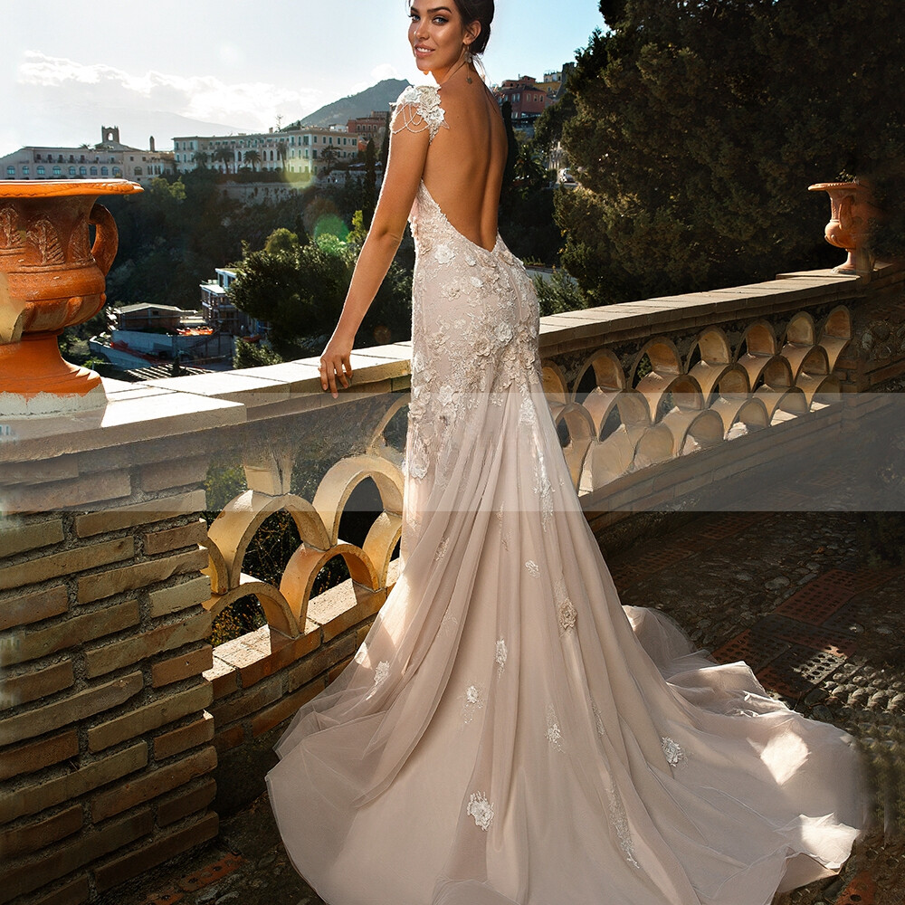 Elegant Mermaid V-Neck Wedding Dresses Lace Applique Sleeveless Bridal GownTrain