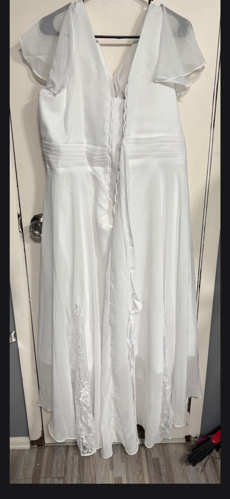 White Chiffon Women’s Wedding Dress. Brand new never worn, size 22, Tea length