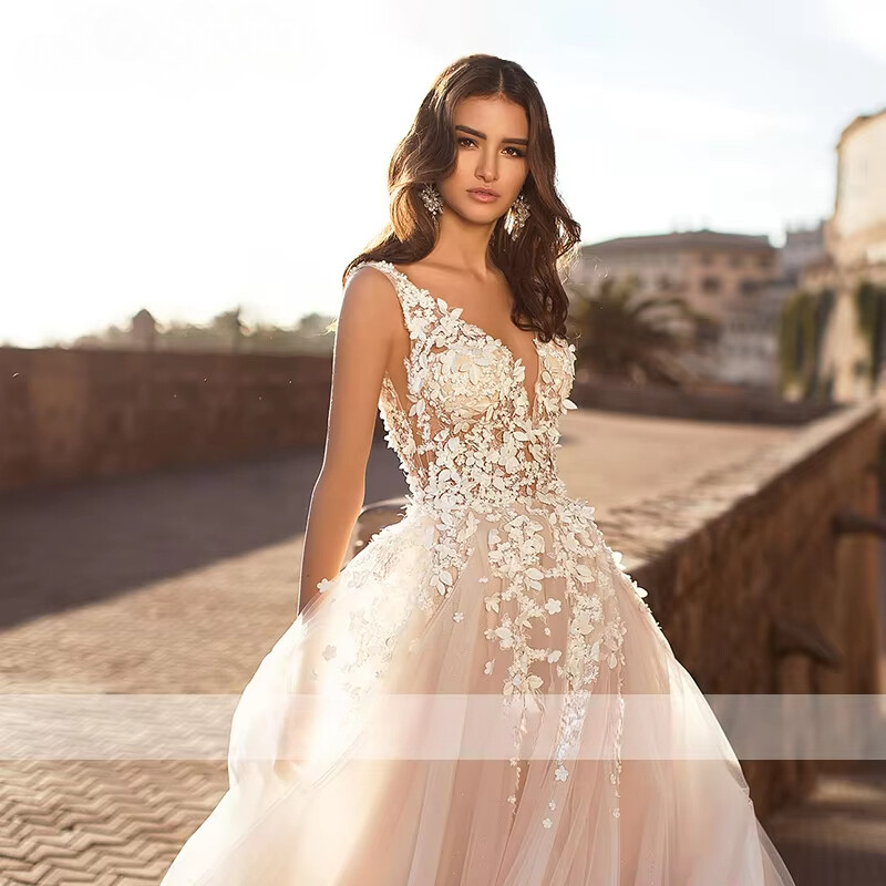 Boho A-Line Wedding Dresses V-Neck Sleeveless Lace Appliques Beach Bridal Gowns