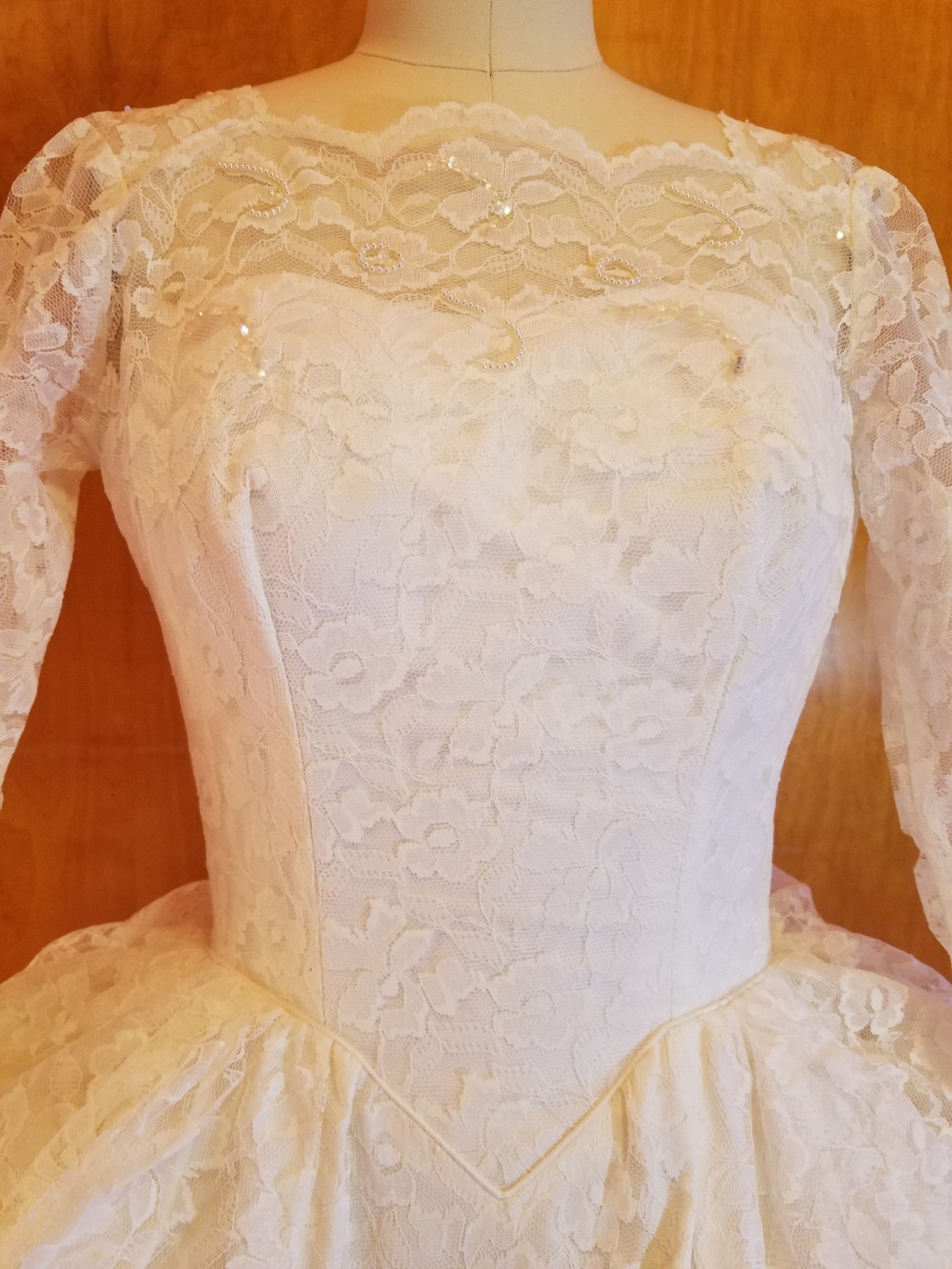 1950s/1960s Tiered Ruffle Lace Vintage Romantic White Wedding Dress XXS / XS