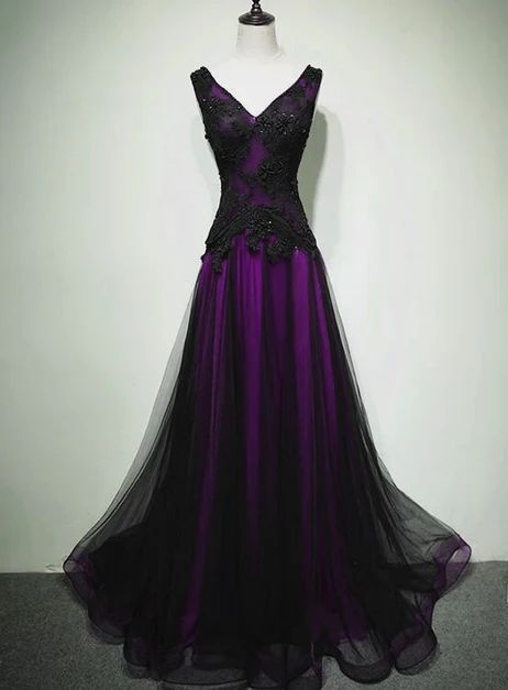 Black and Red Gothic Wedding Dresses V Neck with Lace Applique Tulle Bridal Gown