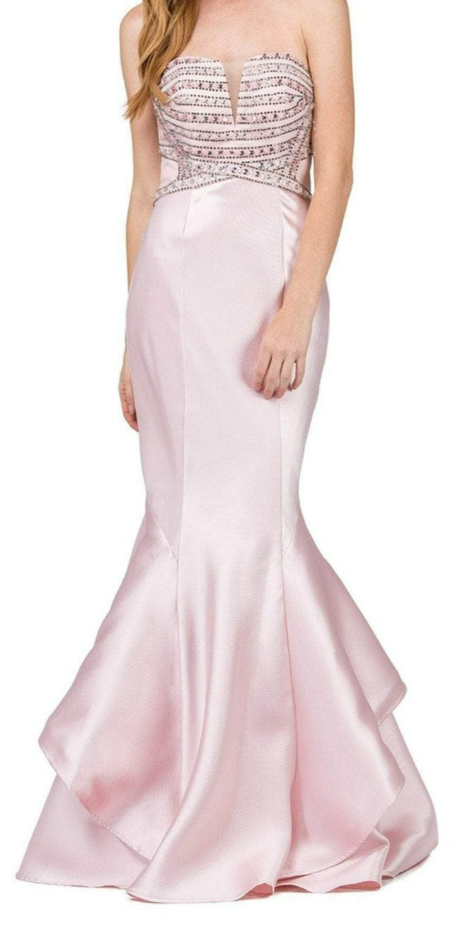 NEW WITH TAG. SIZE MEDIUM. Dancing Queen Strapless Tiered Mermaid Gown