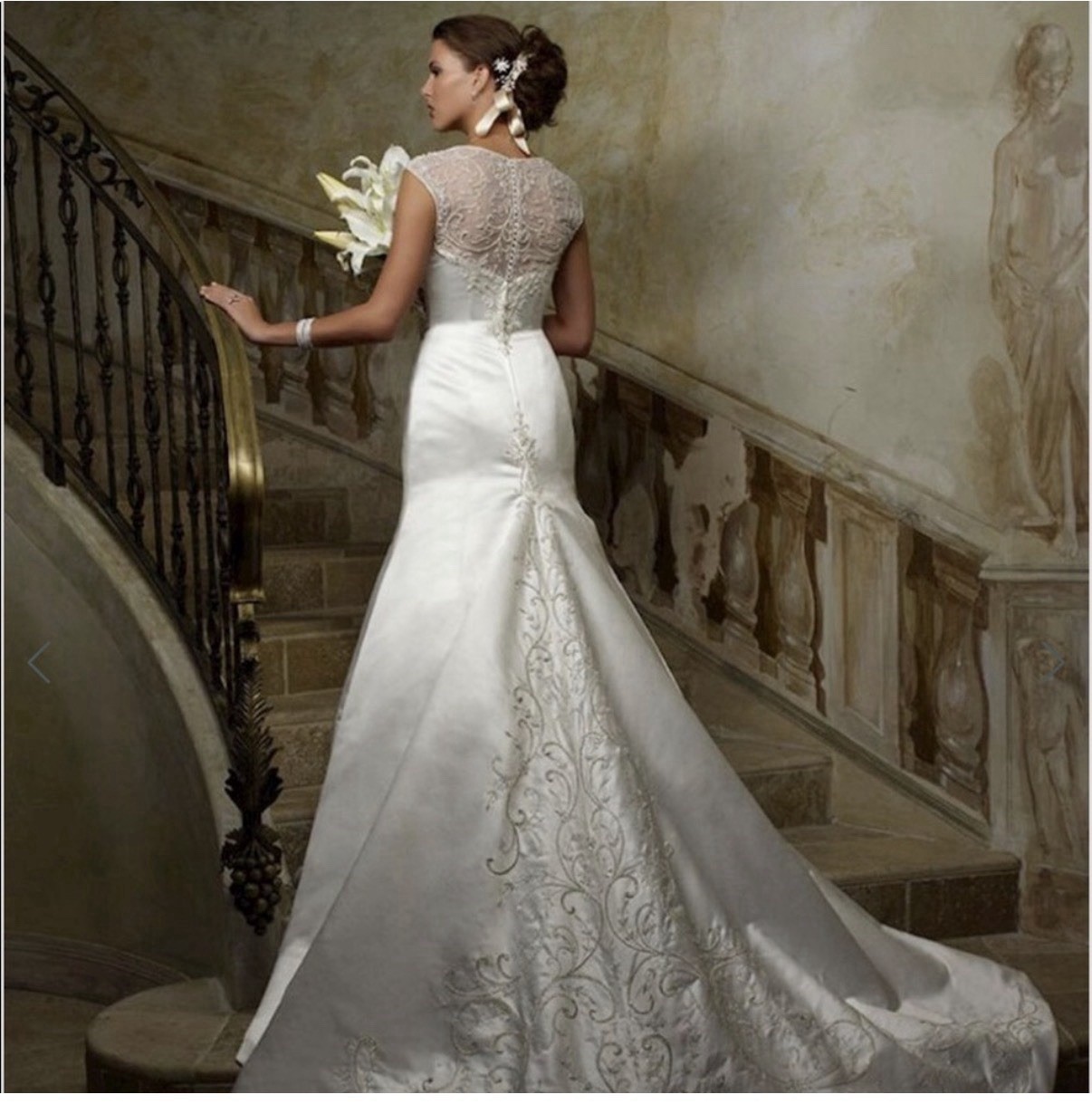 Casablanca Bridal 1901 Mermaid Satin Wedding Dress Size 4 NWT Beaded Train