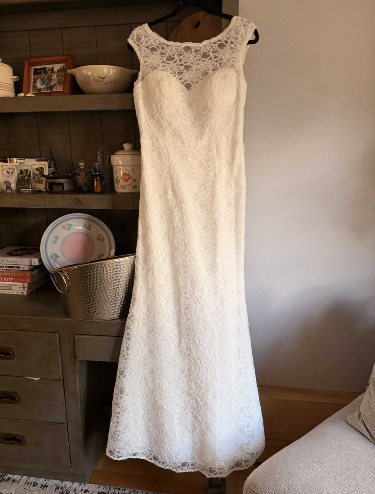 Morilee Ivory Lace Sleeveless V-Neck Full-Length Wedding Dress Size 14