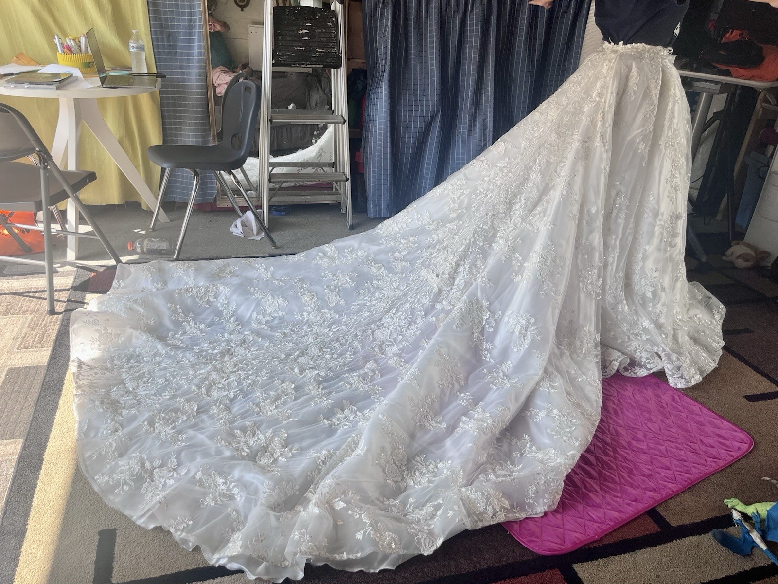 White Lace Embroidered Ball Gown/Duchess Wedding Dress with Train