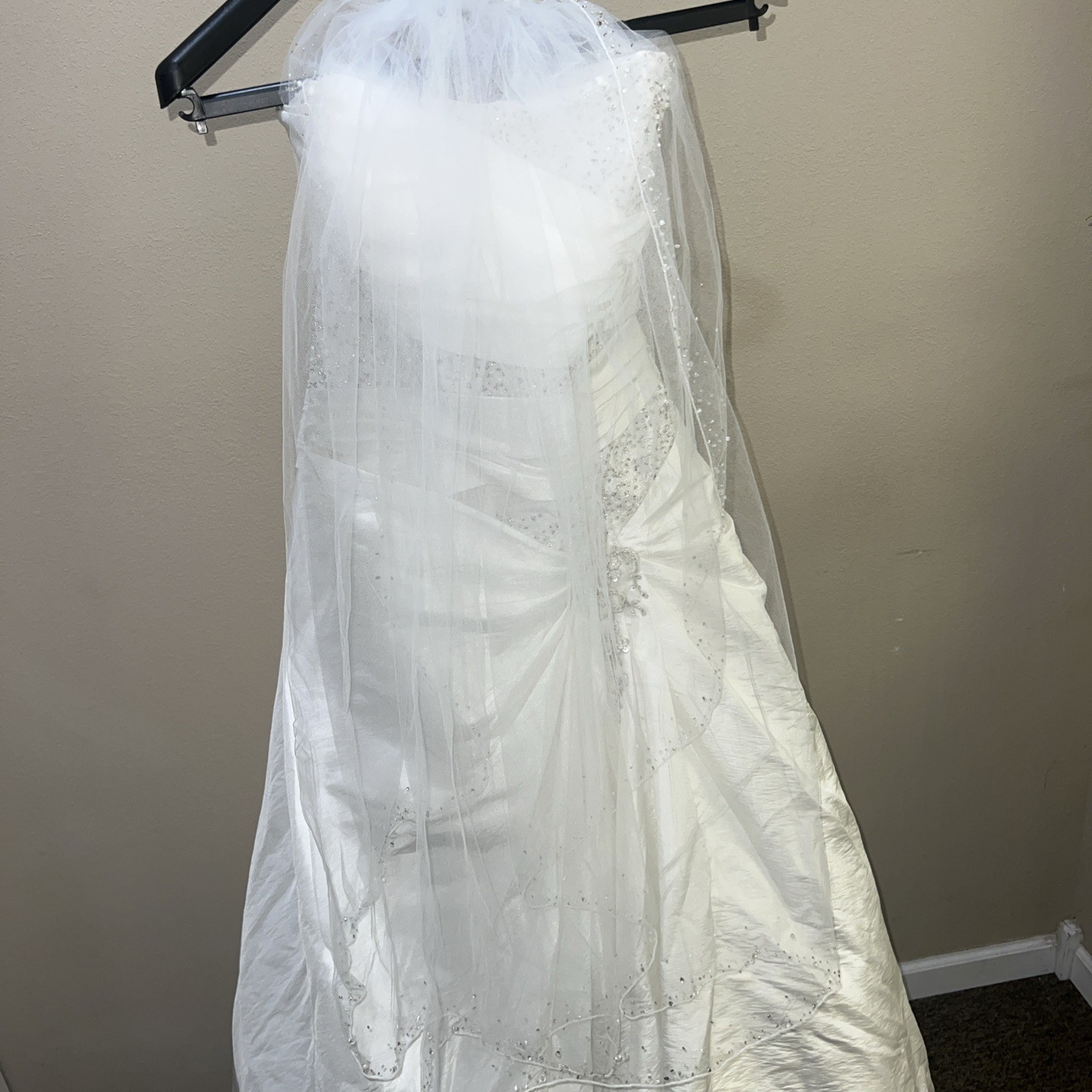 Unbranded White Wedding Dress With Veil Size 16