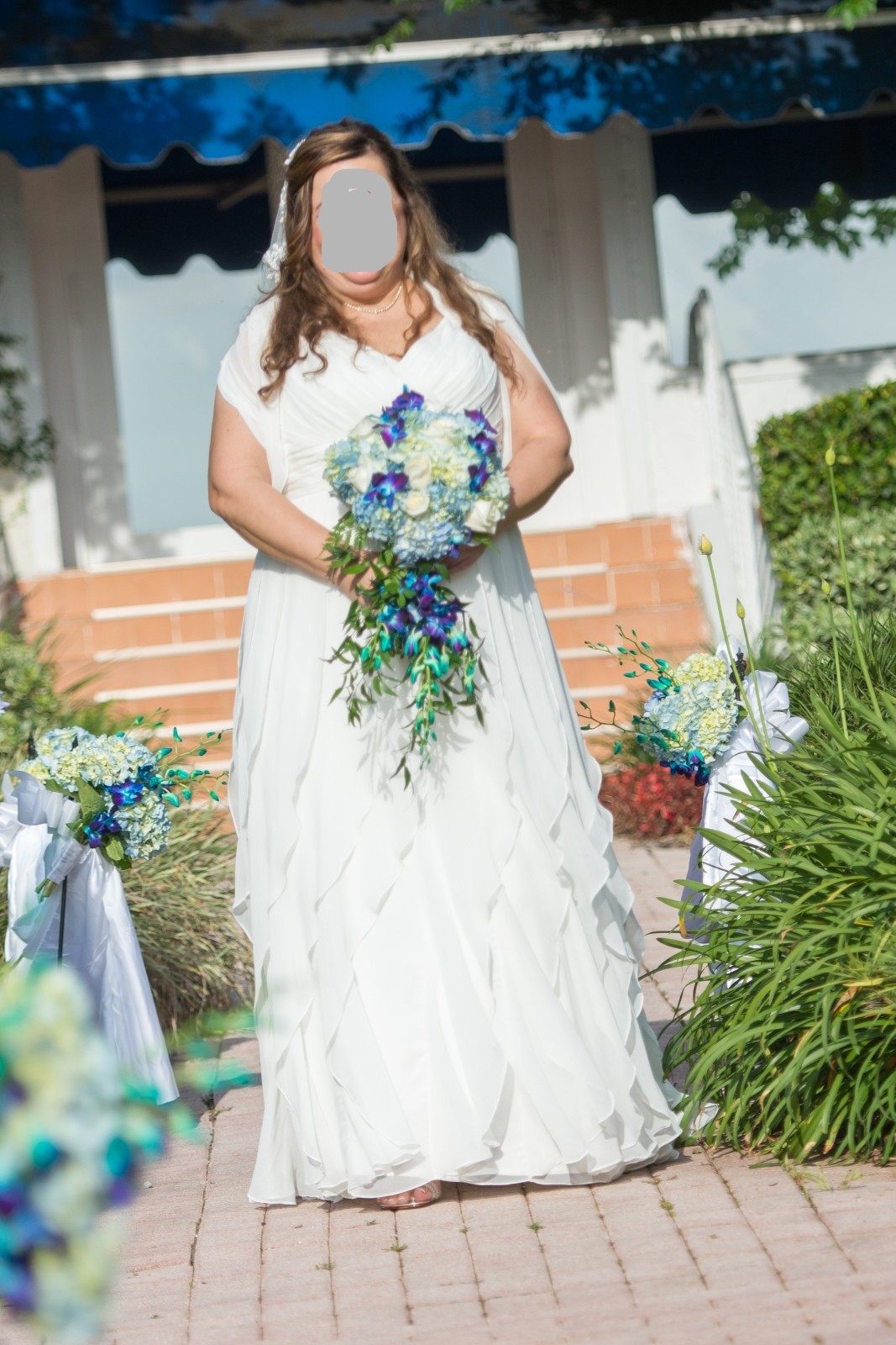 Soft & Flowing Ivory Wedding Dress by Galina Woman Size 20W, with matching Cape.