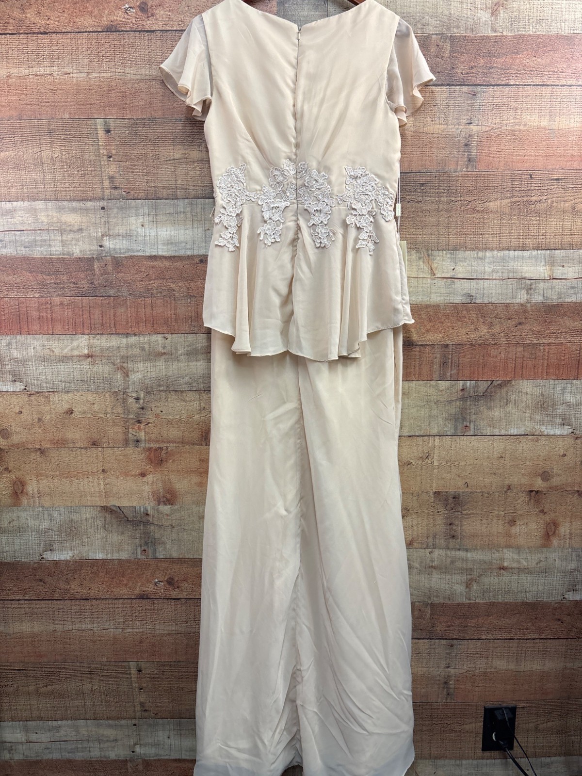 Beige Lace Appliqué Wedding Dress Ruffle Cap Sleeves & V-Neck