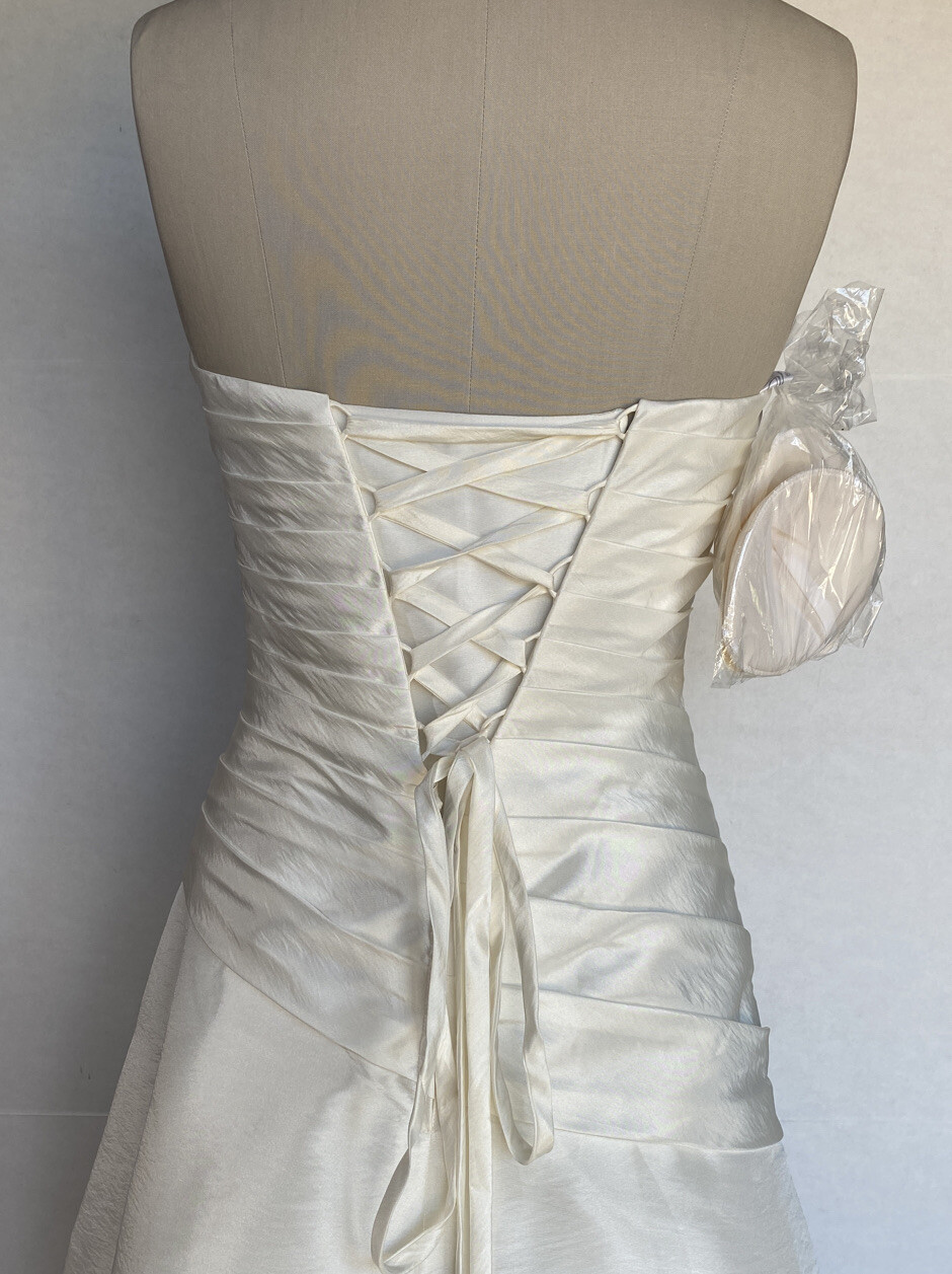 VENUS WOMEN’S STRAPLESS PLEATED WEDDING BRIDAL GOWN IVORY SIZE 8