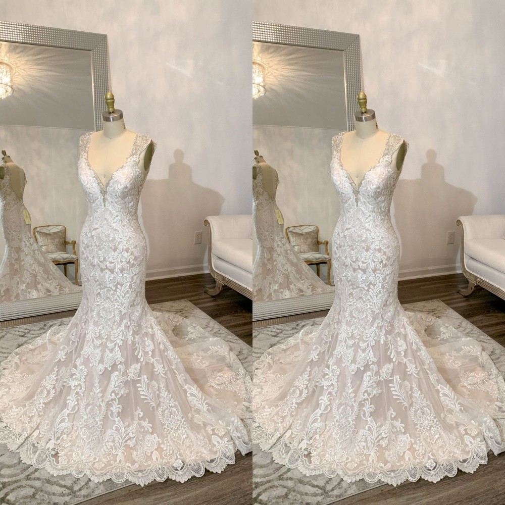 Gorgeous Mermaid Wedding Dresses V Neck Lace Appliques Beach Bridal Gowns Train