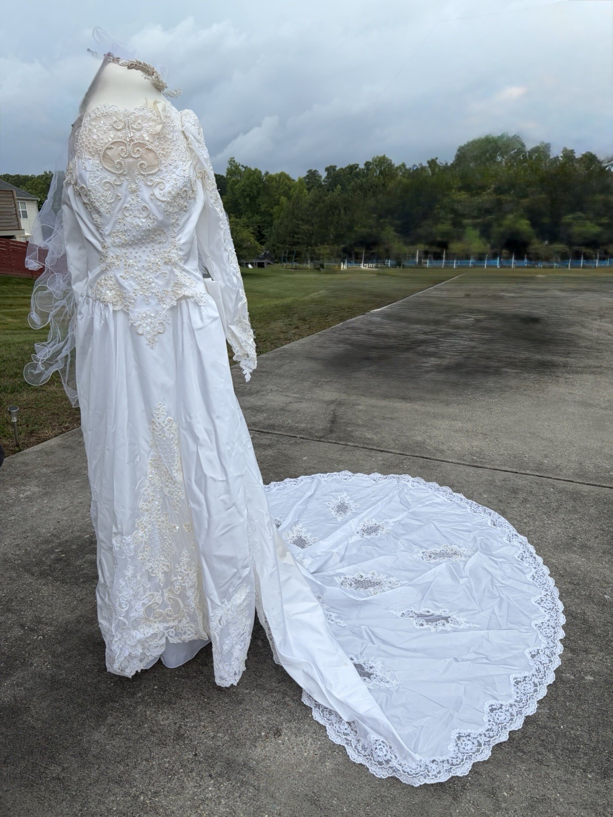 Unbranded VTG 70s Lace Princess Wedding Dress with 4ft Train and Veil. Size 12