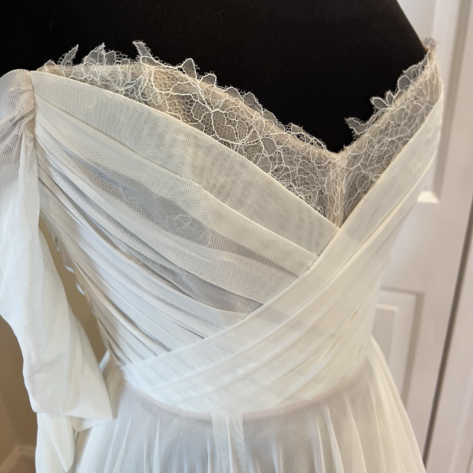 Wtoo by Watters Miles V-Neck Ruched Sleeve Mesh Wedding Gown Ivory BHLDN Sz 2
