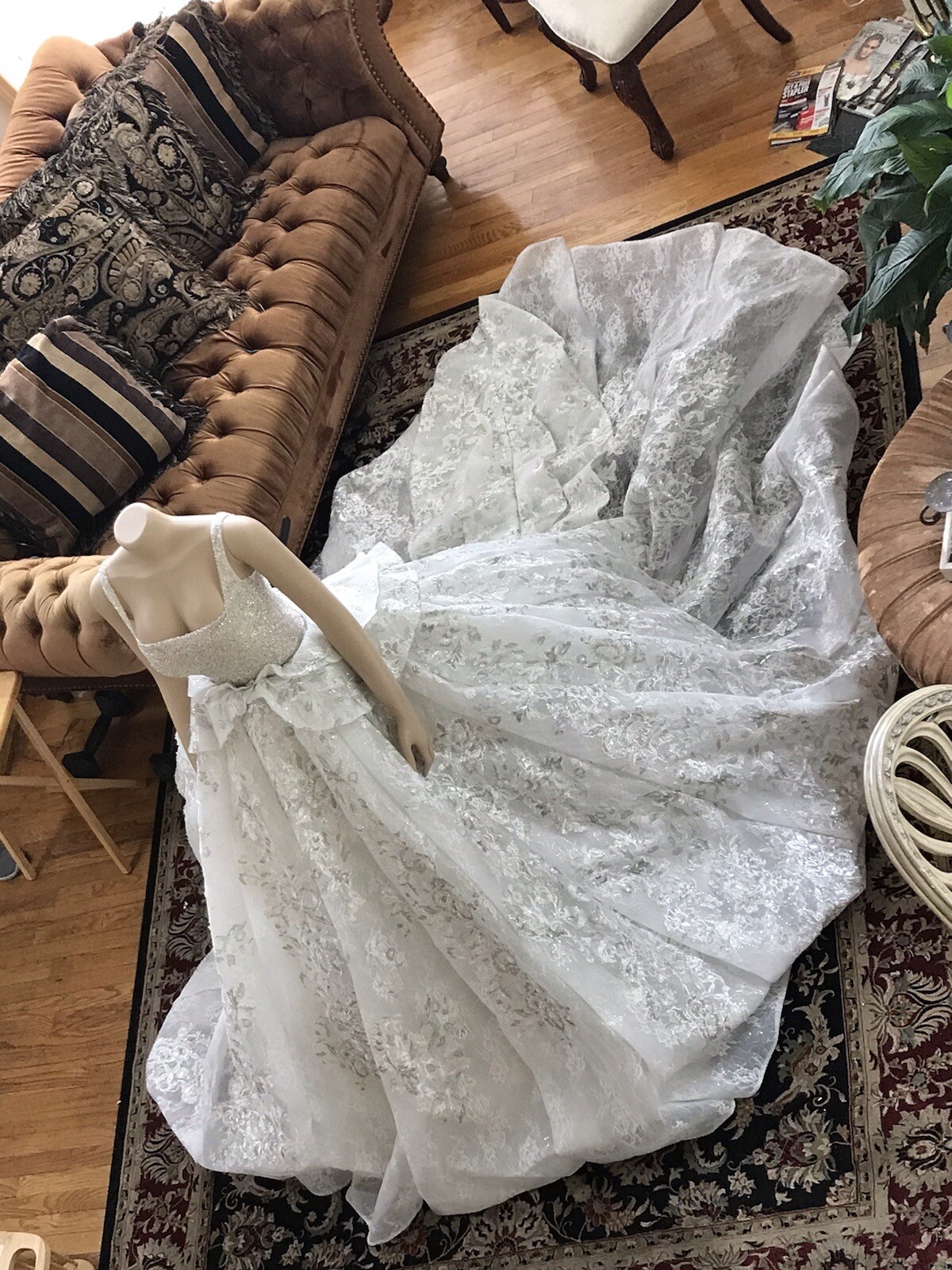 European Princess Wedding Gown. Size 8-12. Corset Tie. Beautiful Long Train