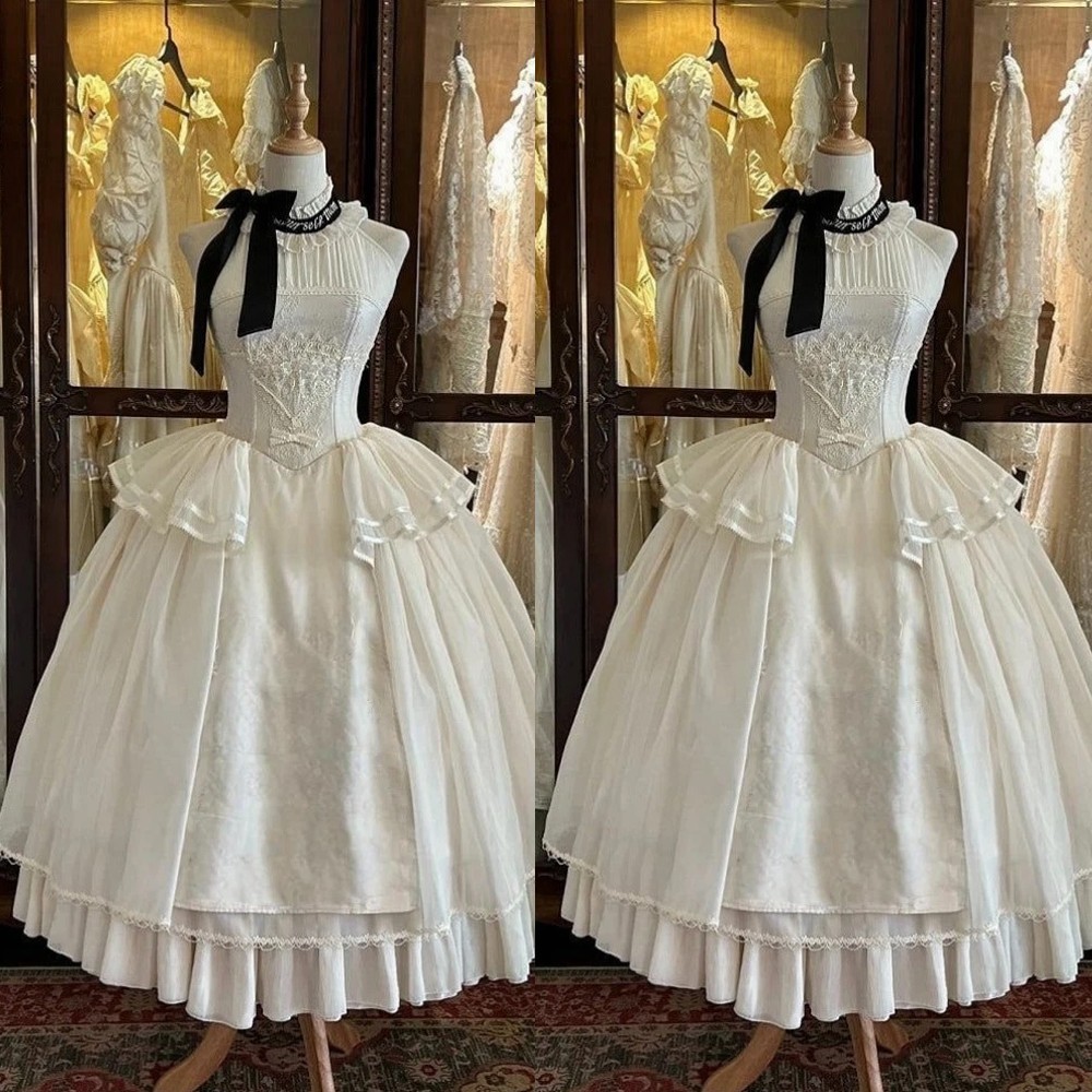 Vintage Victorian Wedding Dress Lace Applique Ruffled Halter Neck Bridal Gowns