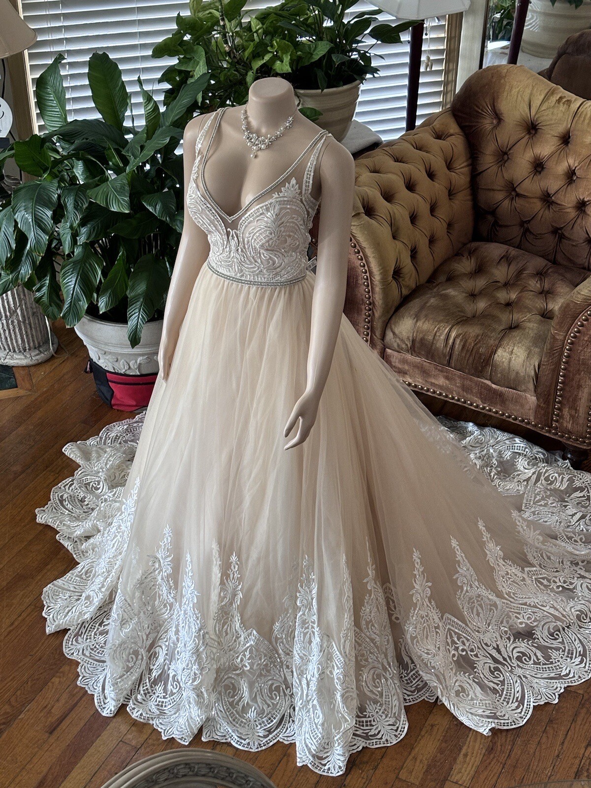 New ASHLEY &JUSTIN Bridal Gown Wedding Dress Size 8 Iv Nude 4702125