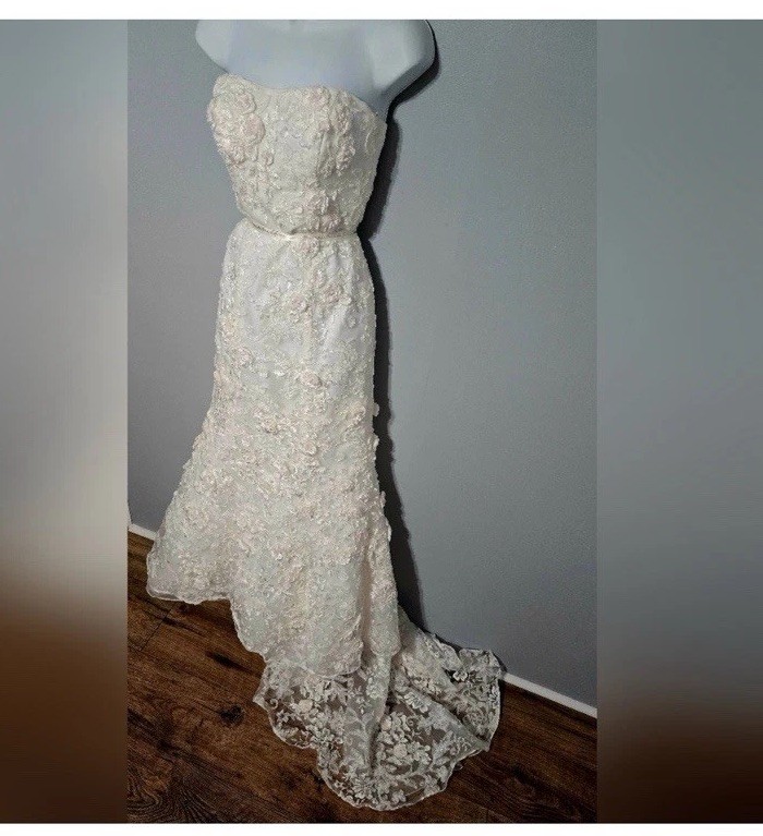 Oleg Cassini Subtle Pink 3D Floral Wedding Dress Size 2
