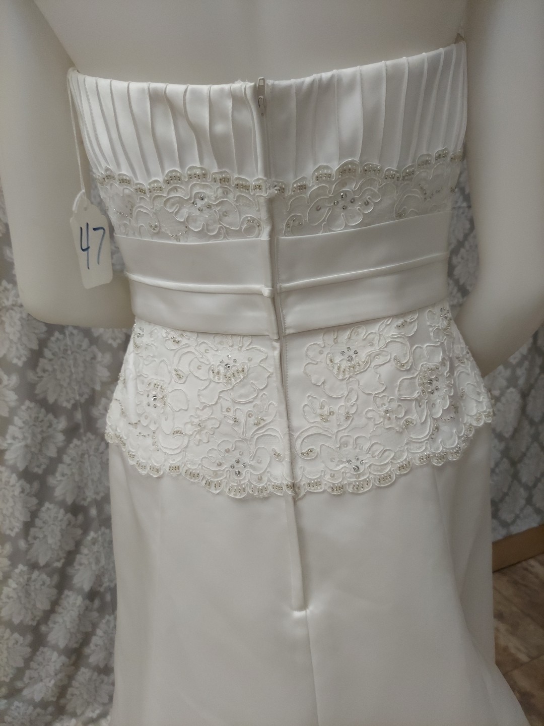 EdenBridal White Pleated Empire /lace/sash Satinlook Train Size 8 wedding dress