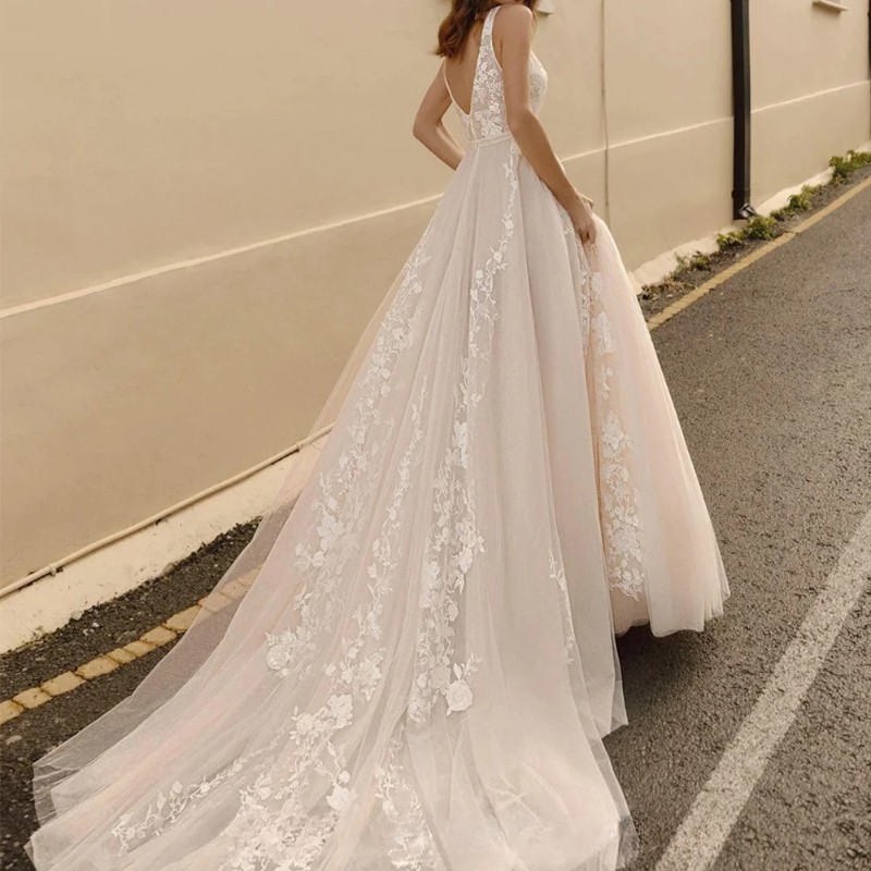 Elegant Wedding Dresses V Neck Applique Lace Sleeveless Court Train Bridal Gown