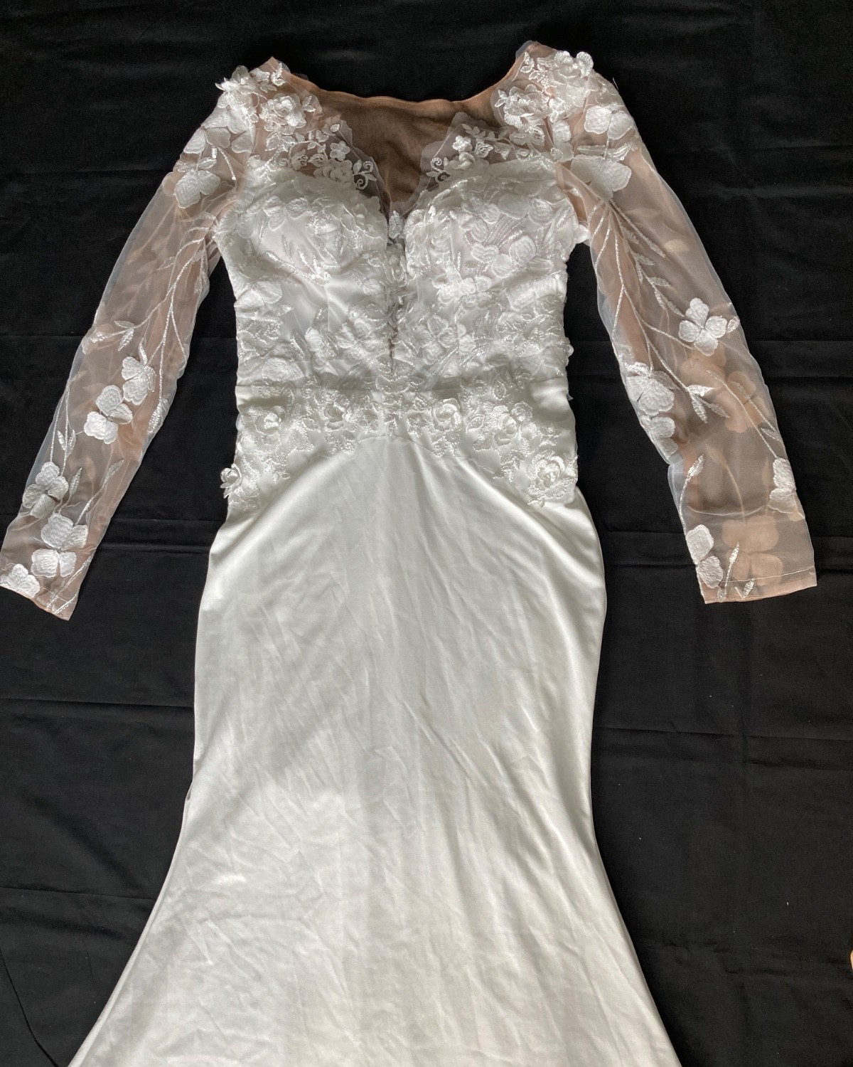 Women S Mermaid Wedding Dresses Long Sleeve Applique Buttons Back Bridal Gowns