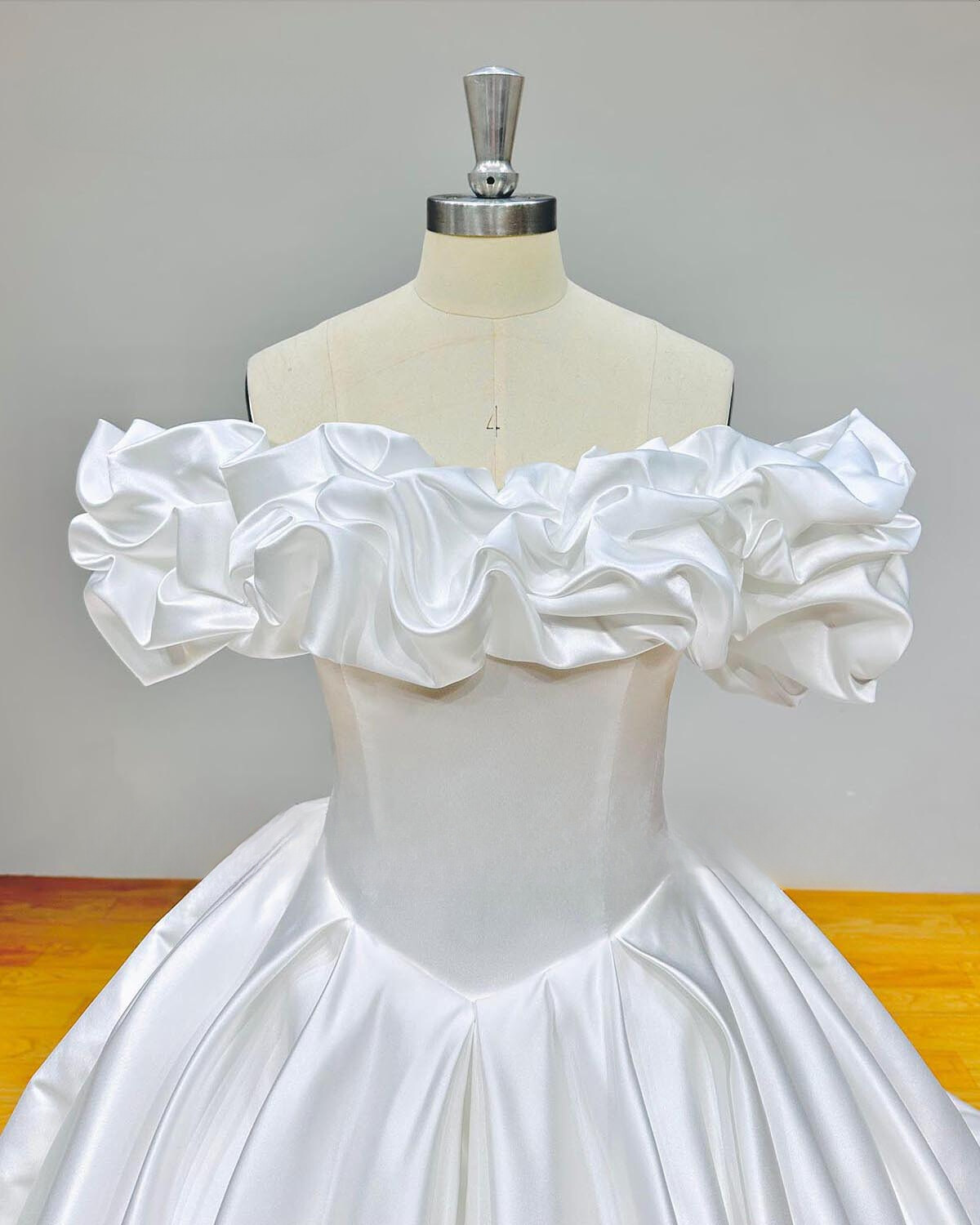 Off Shoulder Ruffled Ball Gown Wedding Dress Slit Bridal Gown With Chapel Train
