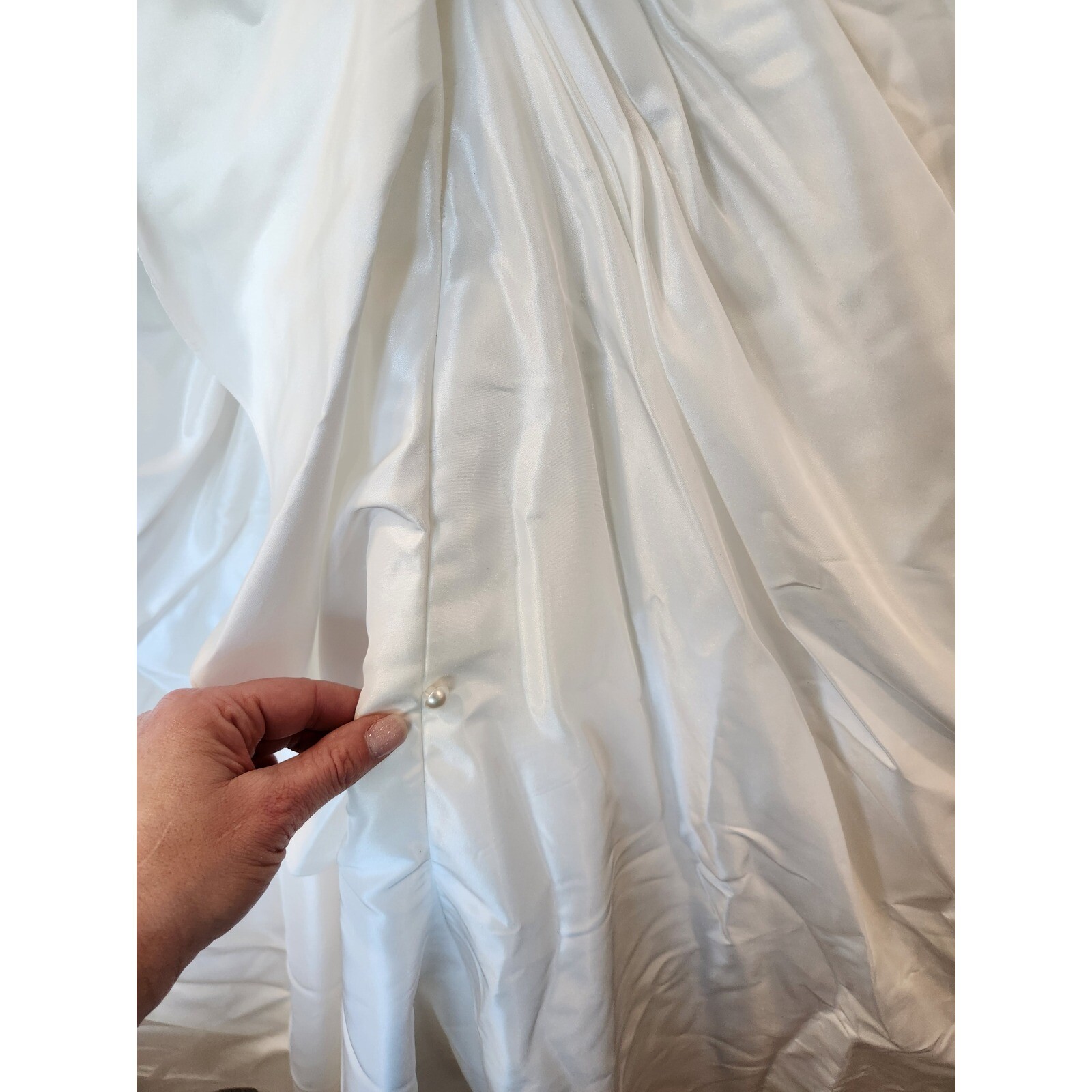 David’s Bridal Galina Satin Wedding Dress Sz 2 Halter Style Roses Small Train
