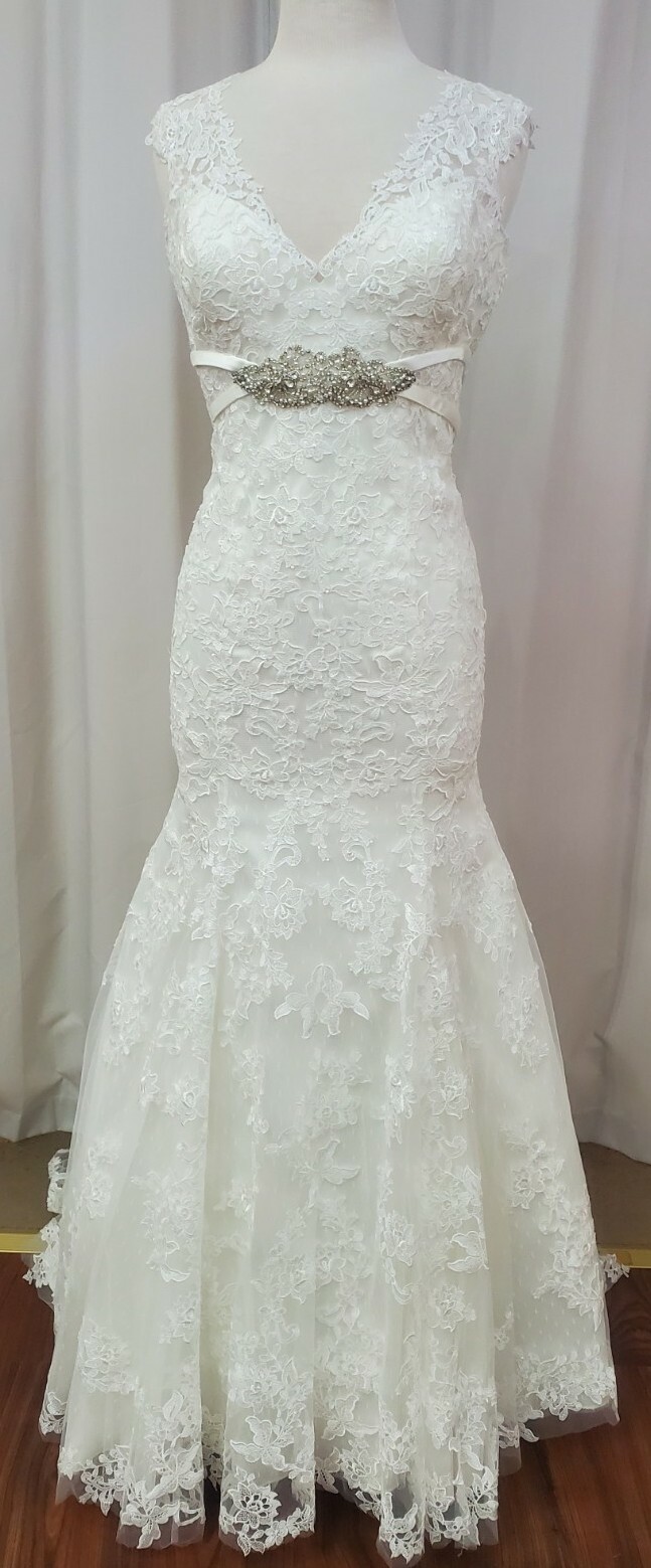 Mary’s Bridal Wedding Dress C7997 Mermaid Fit Flare Queen Anne Off Shoulder Lace