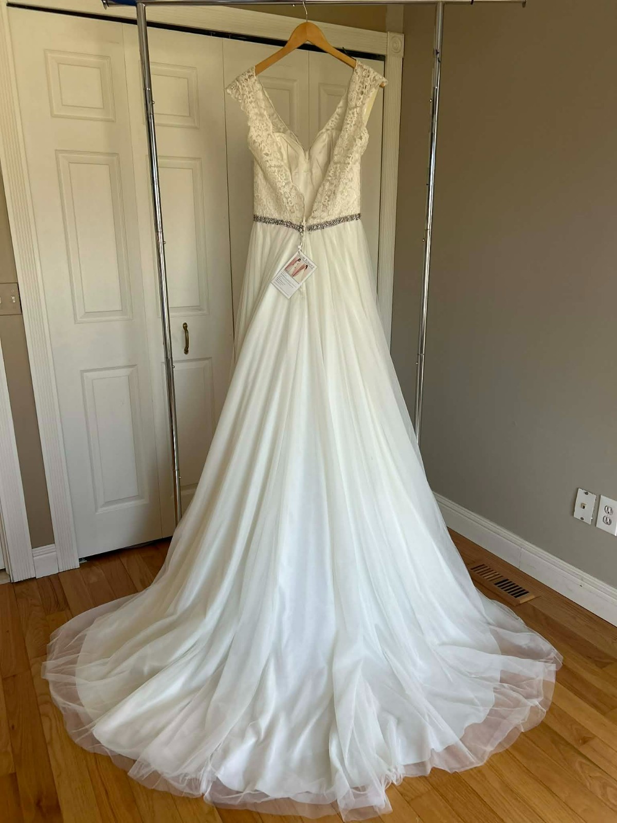 NEW Allure 2851 Wedding Gown NWT ALine Flowy Cap Sleeve