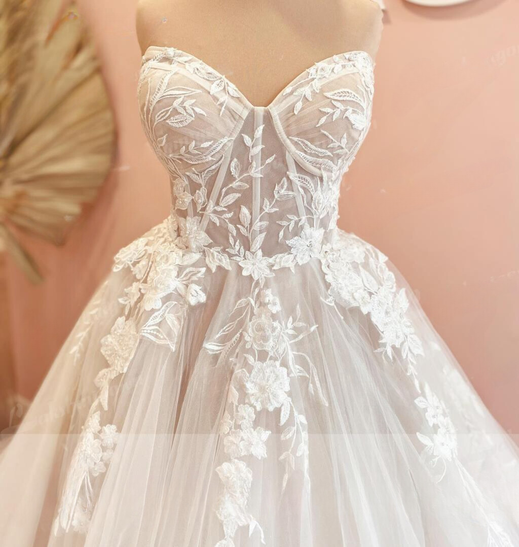 A Line Court Train Wedding Dresses Strapless Lace Appliques Lace Bridal Gowns