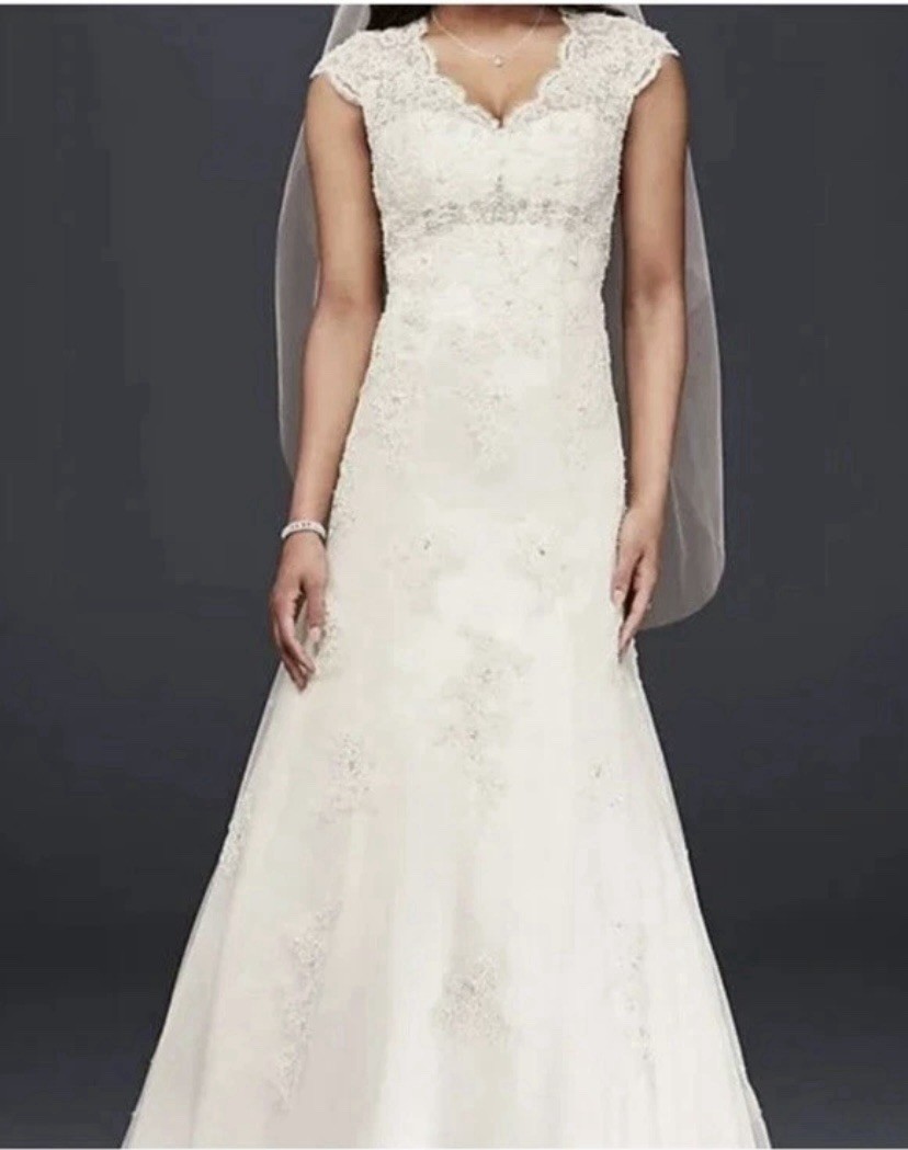 David’s Bridal Ivory Cap Sleeve Lace Over Satin A-Line Wedding Dress 16 petite