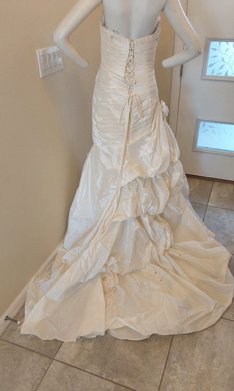 COSMOBELLA MILANO IVORY STRAPLESS WEDDING GOWN SIZE 10