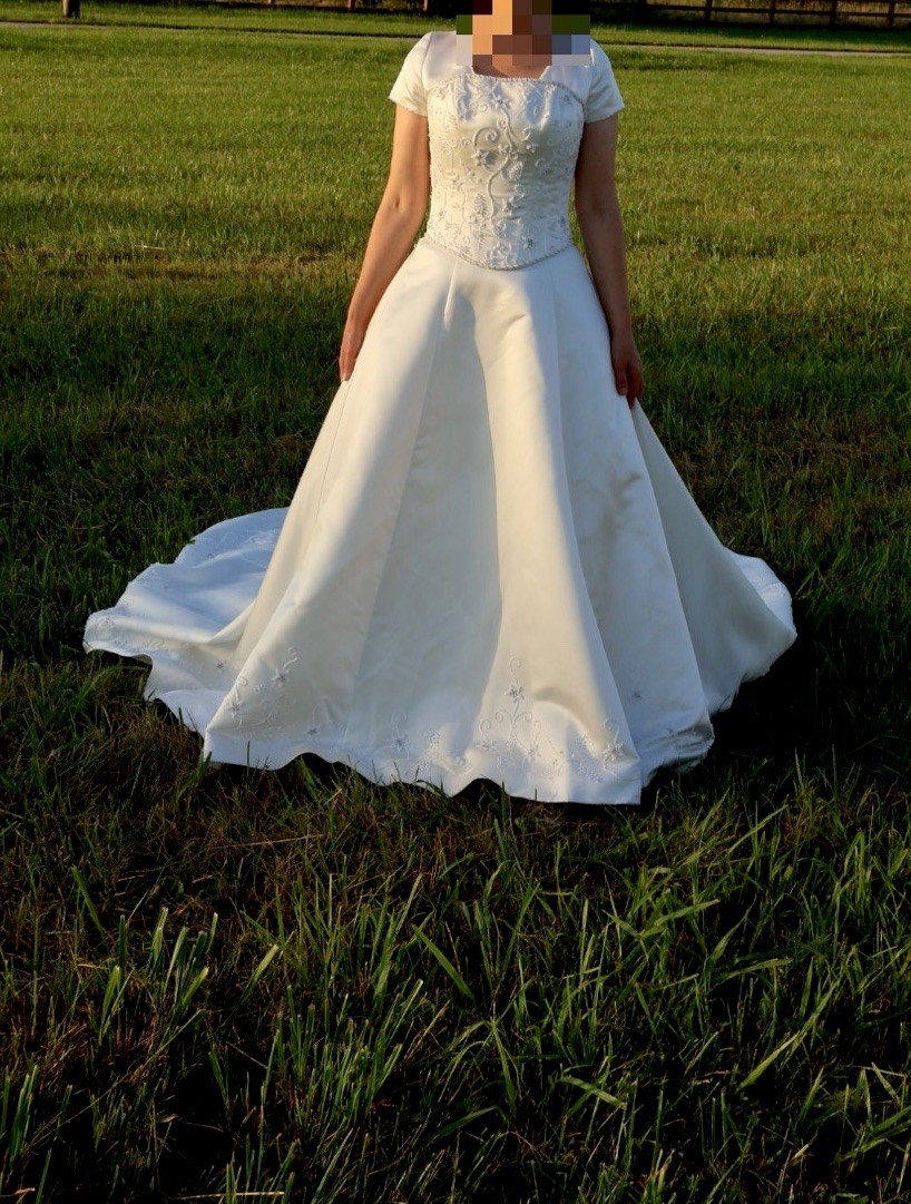 Bonny White Ball Gown Wedding Dress Size 6 Full-Length Corset Back Short Sleeve