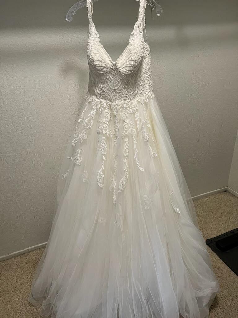 Martina Liana Wedding Dress (US size 16) – Style Number ML902IV