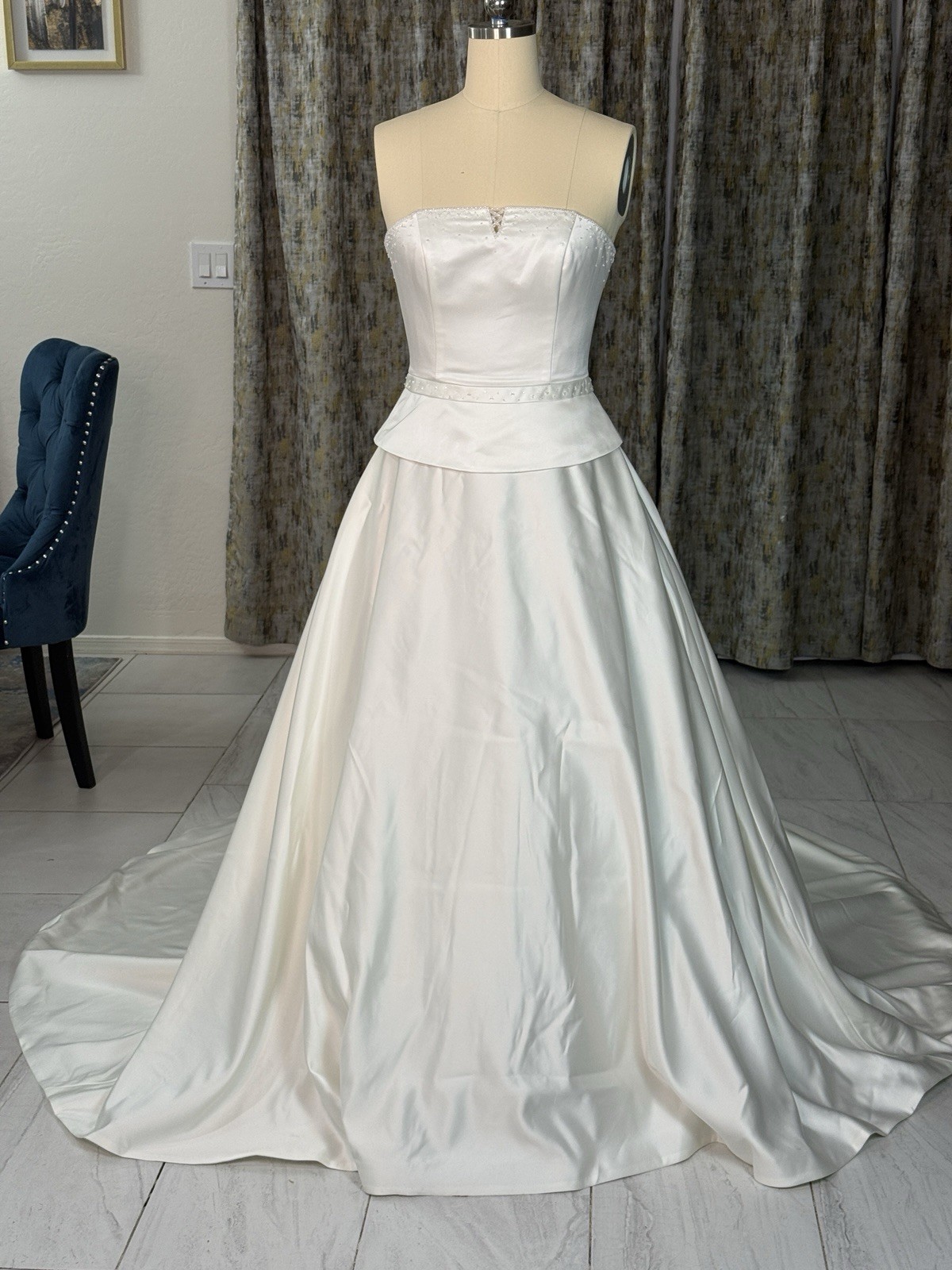 Venus Wedding Dress Ivory Strapless Beaded Ball Gown Size 8 Train