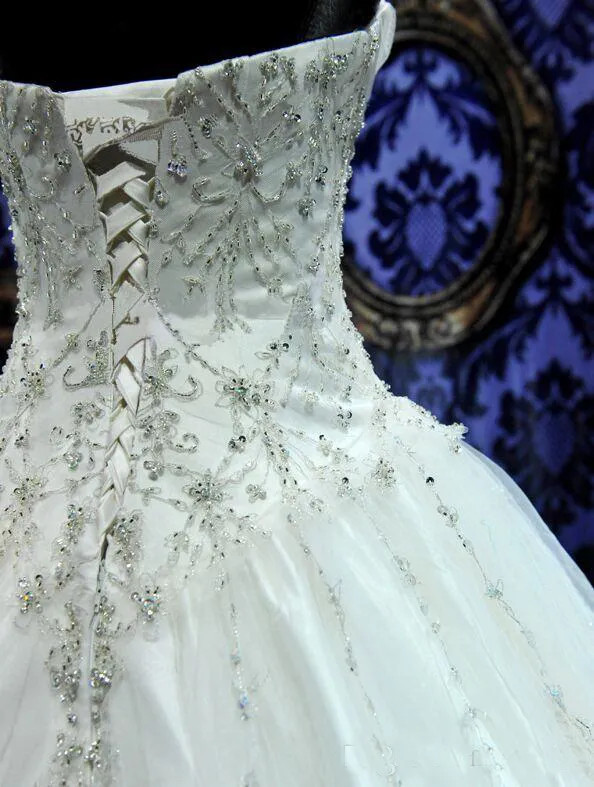 Luxury Princess Crystal Wedding Dresses Sweetheart Neck Lace-up Beaded Ball Gown