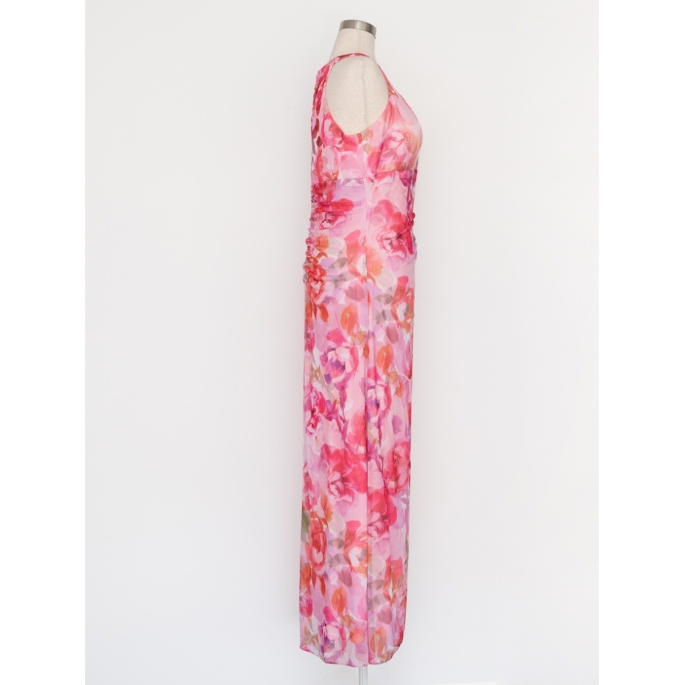 Betsy & Adam – Floral Print Gathered Sleeveless Gown