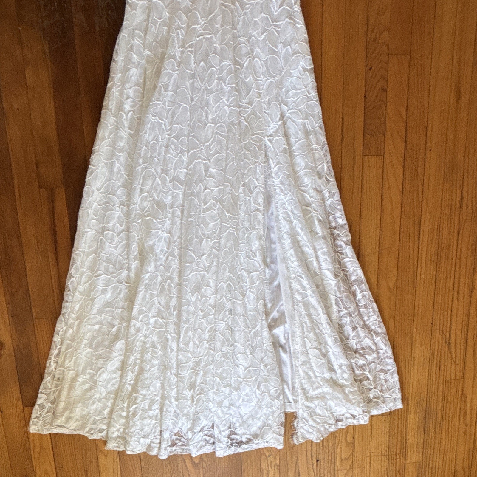 Lulu’s White Lace Maxi Bridal Wedding Dress Size Medium with Leg Split