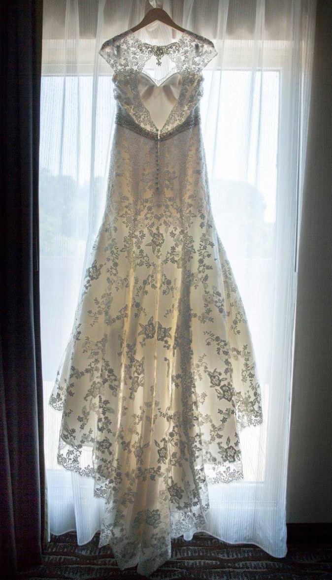wedding dress size 6 pre owned