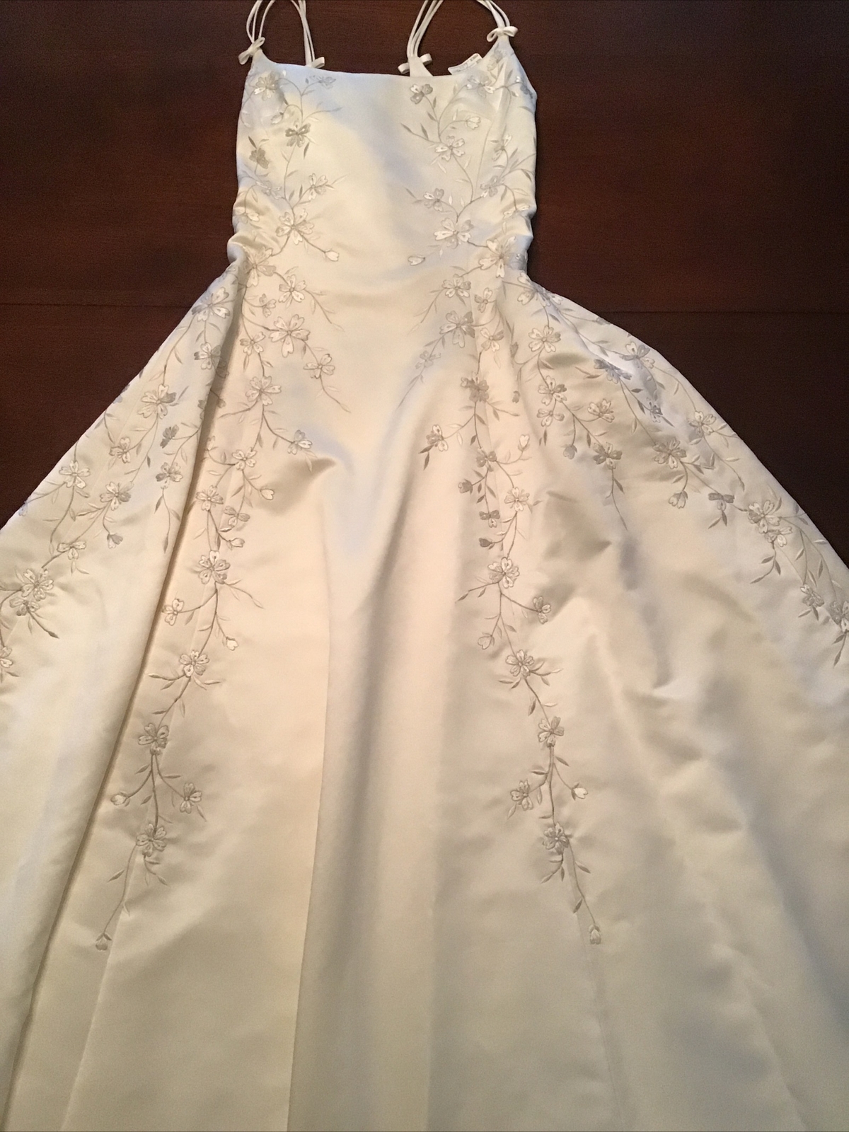 Wedding Elegant Bridal Gown St.Patrick Embroidered Flowers Front & Back & Train