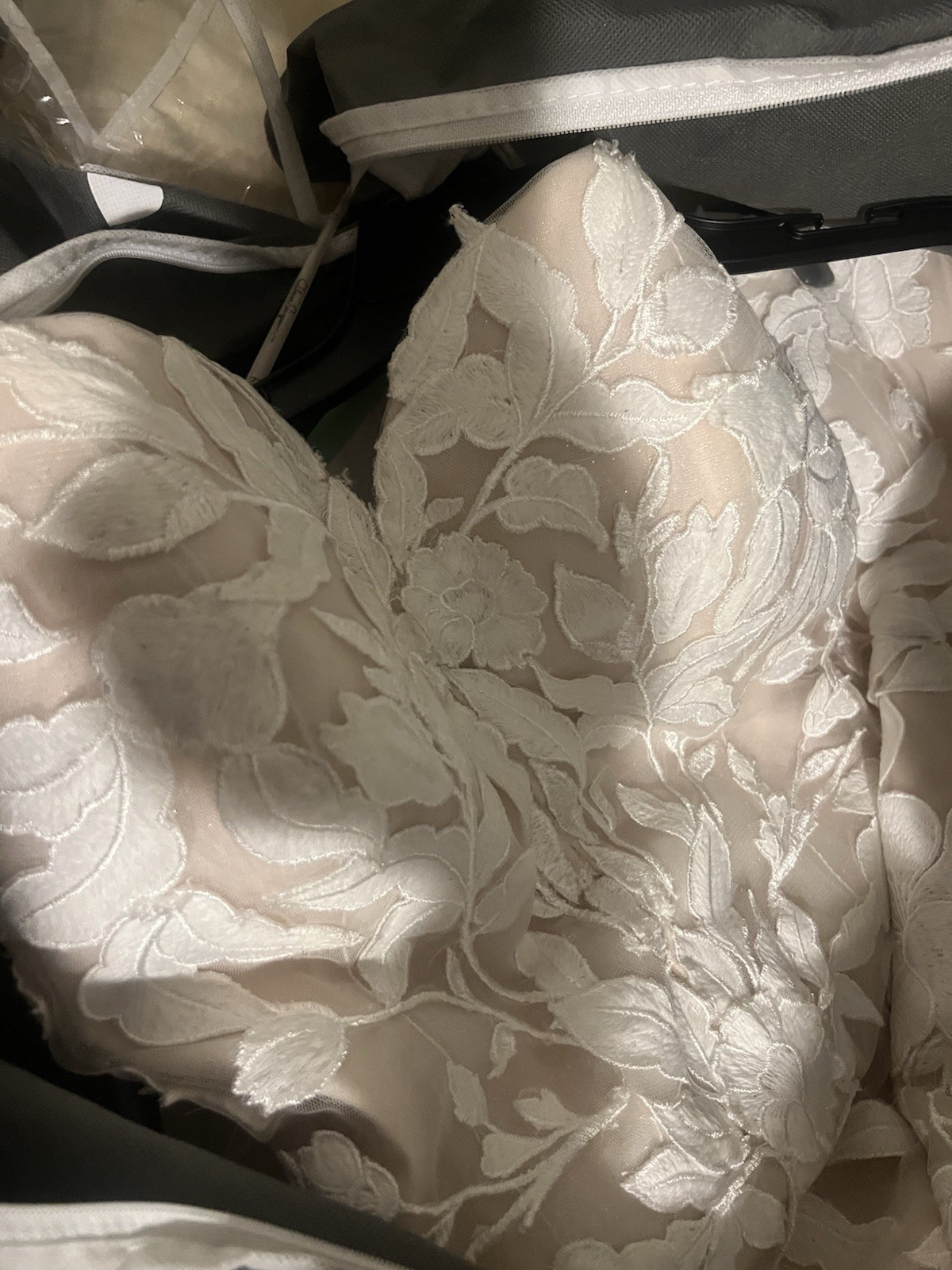 David’s Bridal Plus Size 24 Ivory/Nude Lace Mermaid Wedding Dress Train Buttons