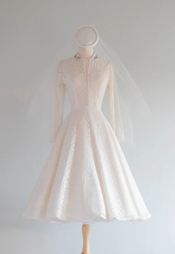 Vintage Elegant Wedding Dresses 1950s Couture Lace Tea Length Retro Bridal Gowns