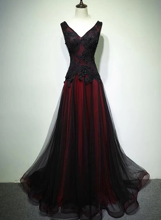 Black and Red Gothic Wedding Dresses V Neck with Lace Applique Tulle Bridal Gown