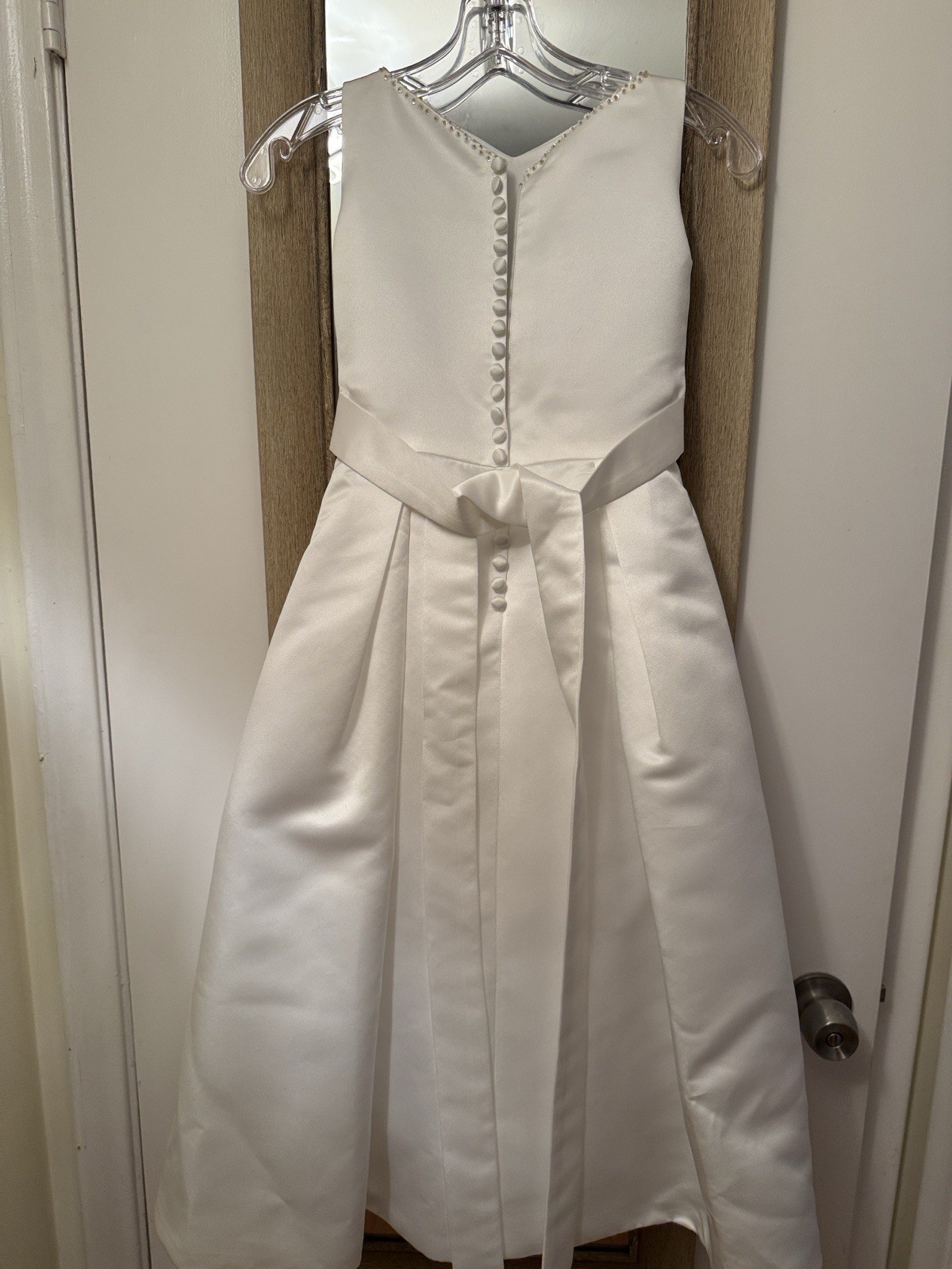 white Satin Sleeveless V-Neck A-Line Full-Length Floral girl Beaded Buttons