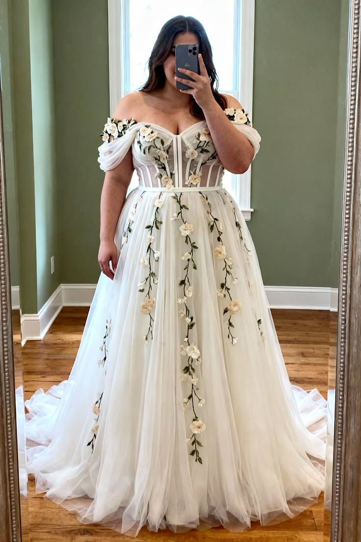 Beach Wedding Dresses Off The Shoulder Flower Applique Plus Size Bridal Gown