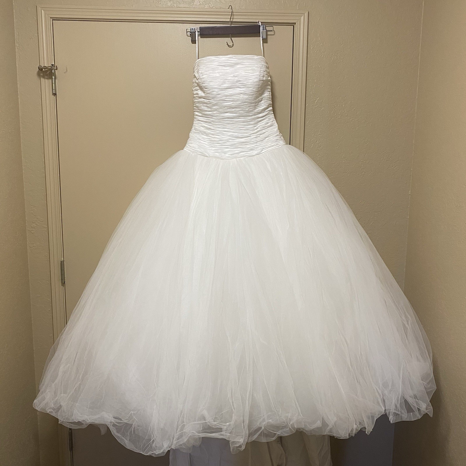 Oleg Cassini Wedding Dress size 6