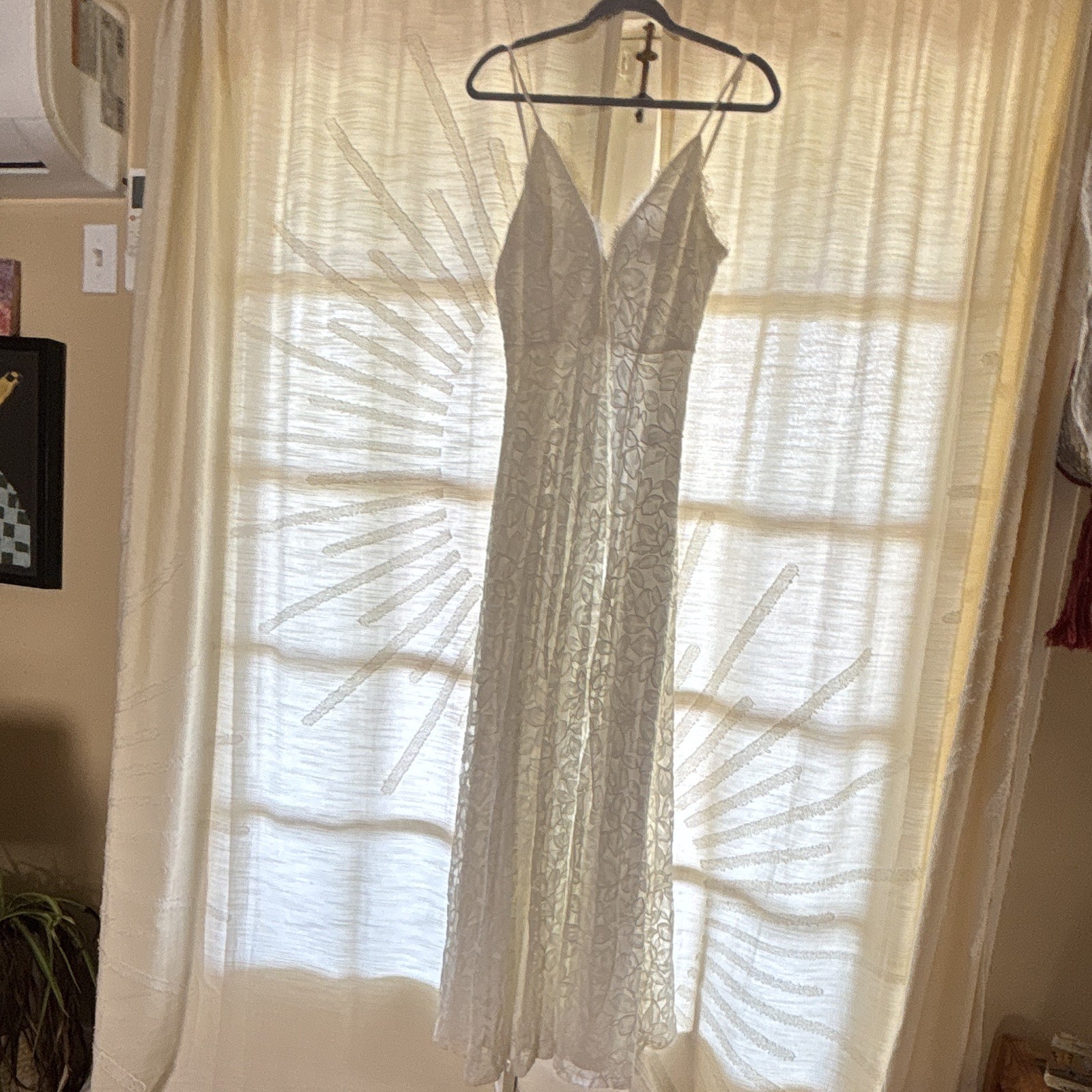 Lulu’s White Lace Maxi Bridal Wedding Dress Size Medium with Leg Split