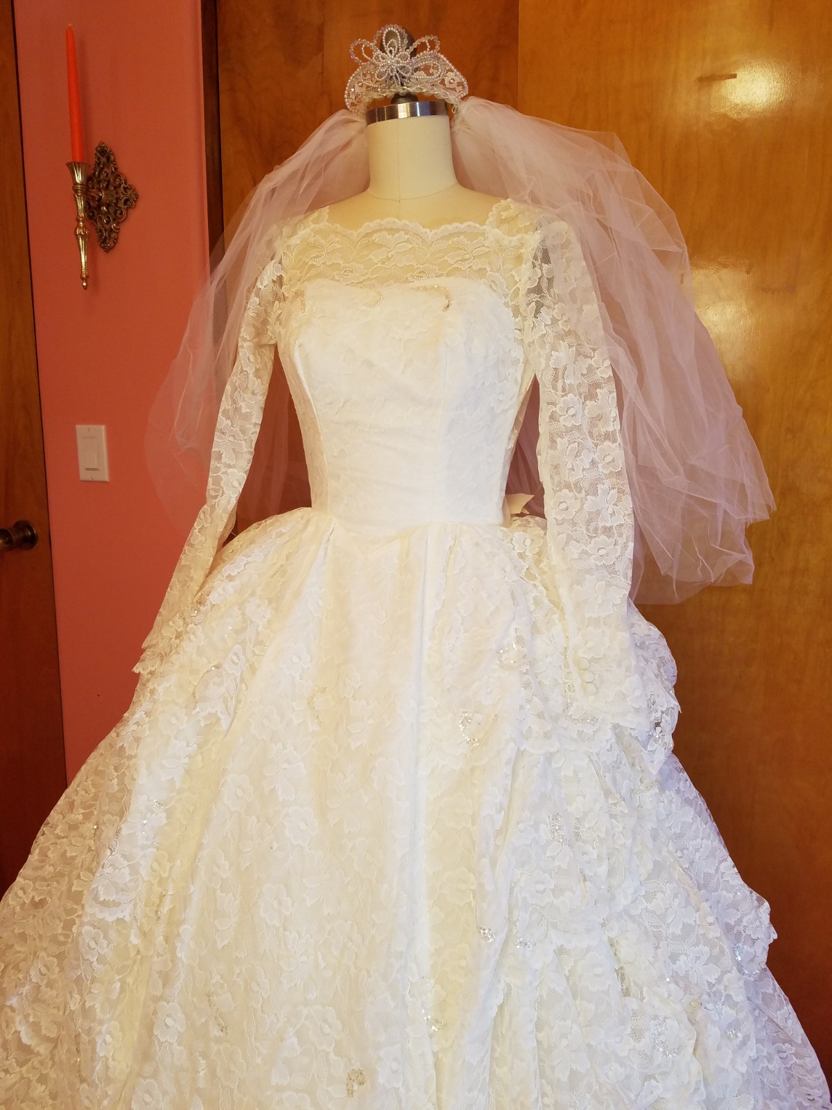 1950s/1960s Tiered Ruffle Lace Vintage Romantic White Wedding Dress XXS / XS
