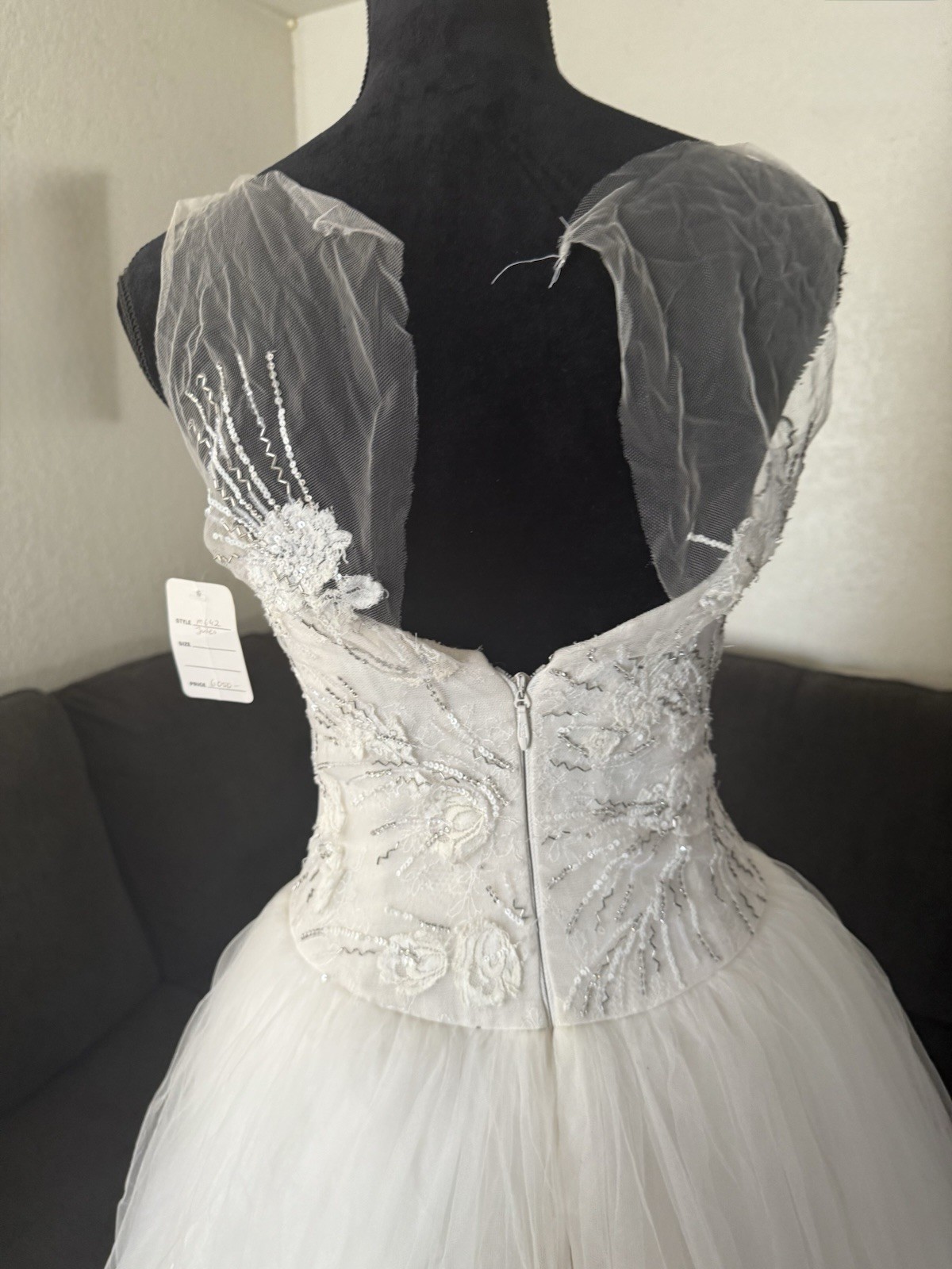 NEW GORGEOUS WHITE AMSALE LAYERED Blue Label ILLUSION STRAPS WEDDING GOWN Size 6