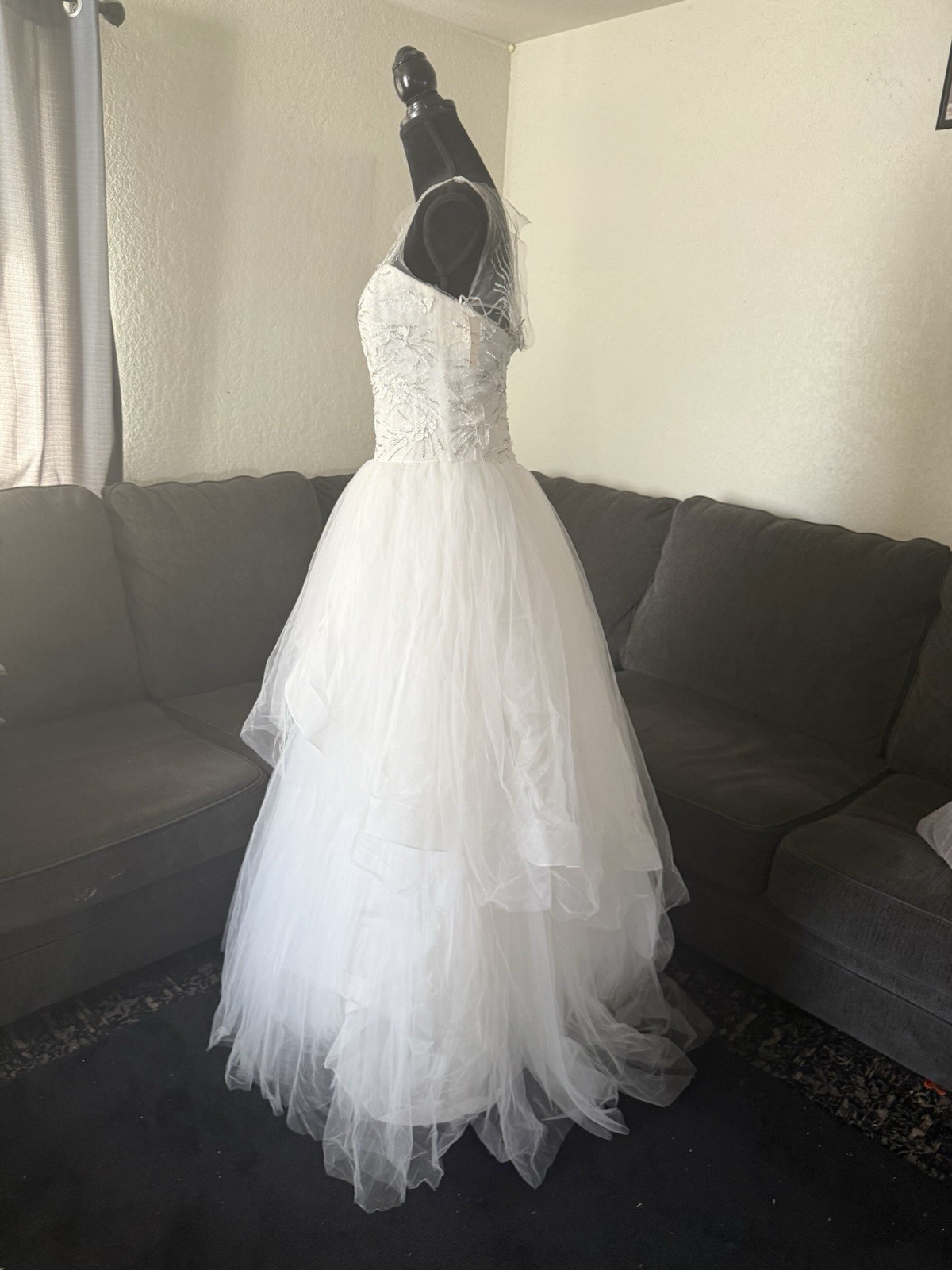 NEW GORGEOUS WHITE AMSALE LAYERED Blue Label ILLUSION STRAPS WEDDING GOWN Size 6
