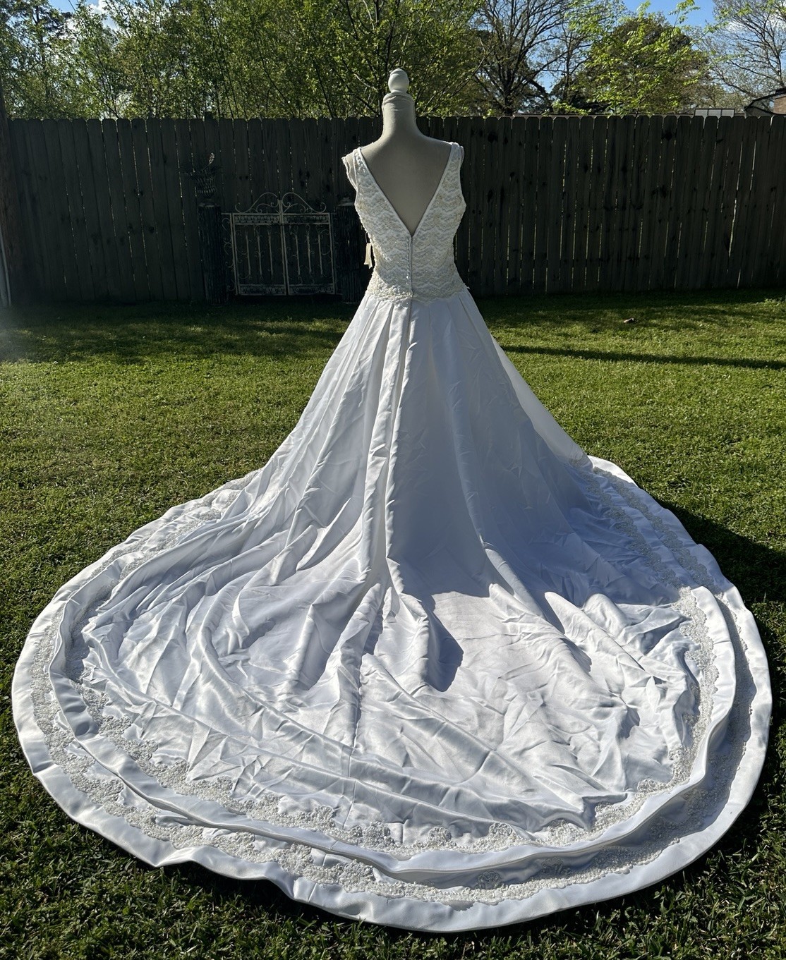 Mori Lee Wedding Dress Women’s Size 12 NWT Long Train Sleeveless Floral Beading